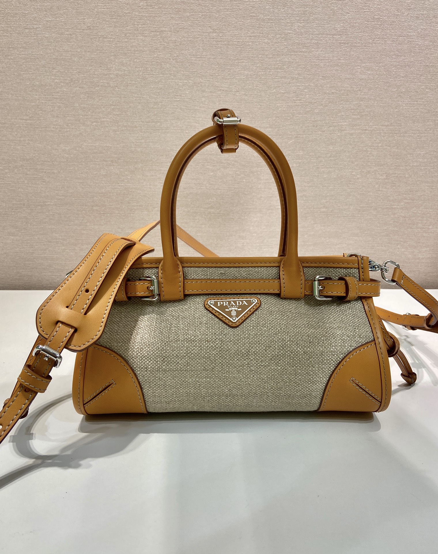 激安人気新品鞄 バッグ プラダ Softlux トート バッグ