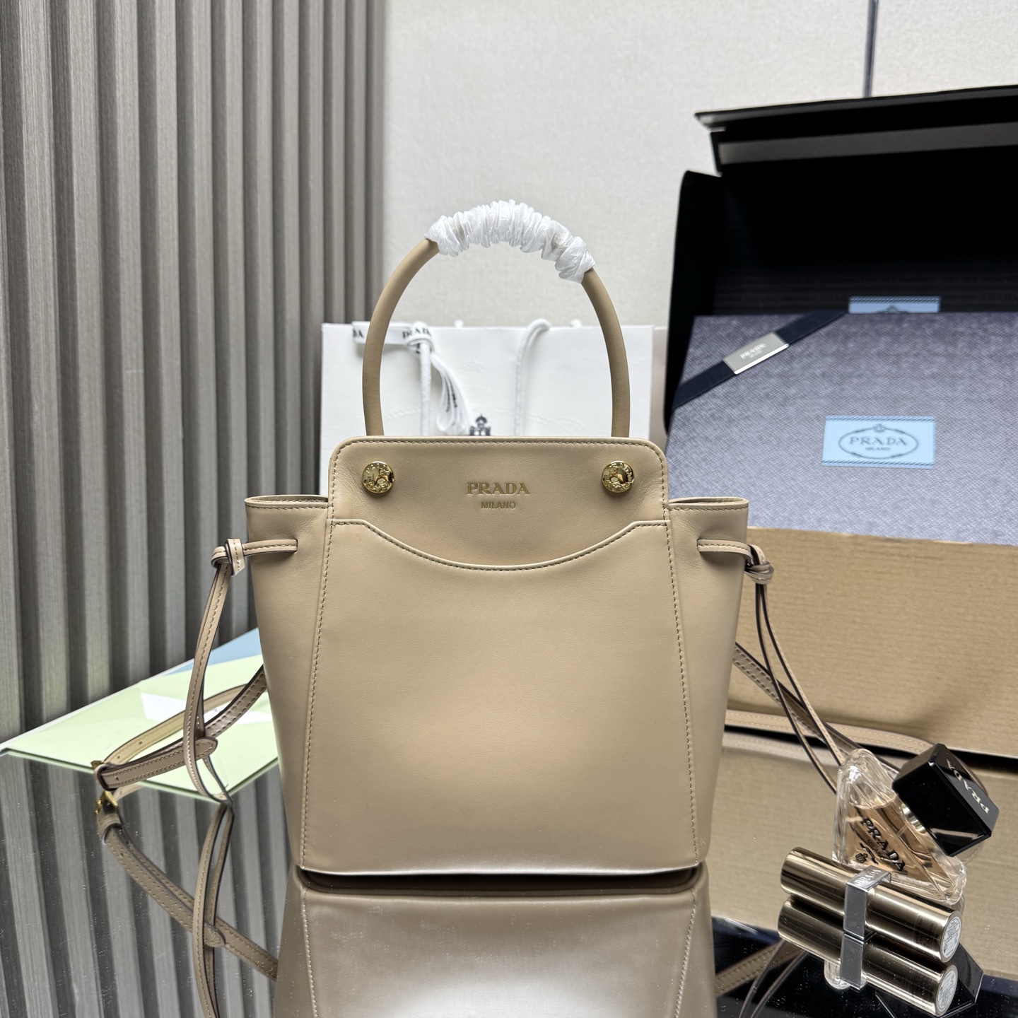 激安人気新品鞄 バッグ プラダ Carry ハンドバッグ
