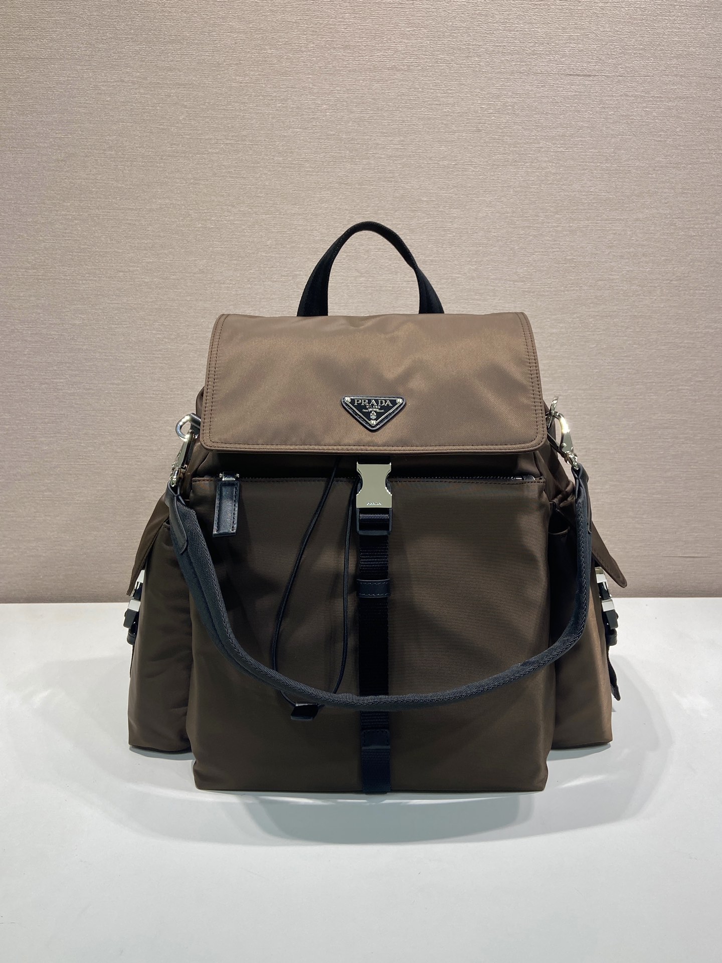 激安人気新品鞄 バッグ プラダ Explore 後背包 リュック 2606