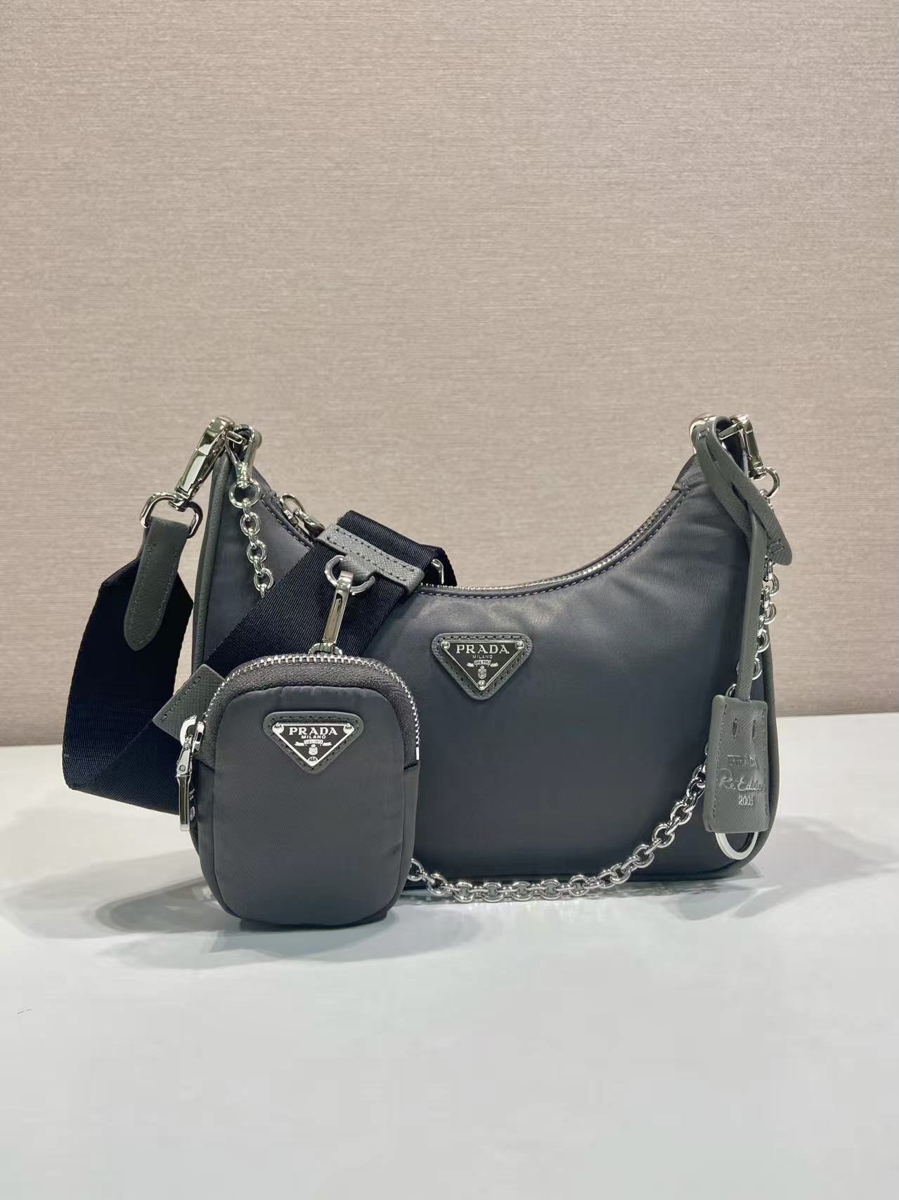 激安人気新品鞄 バッグ プラダ Nylon Hobo ハンドバッグ 2606