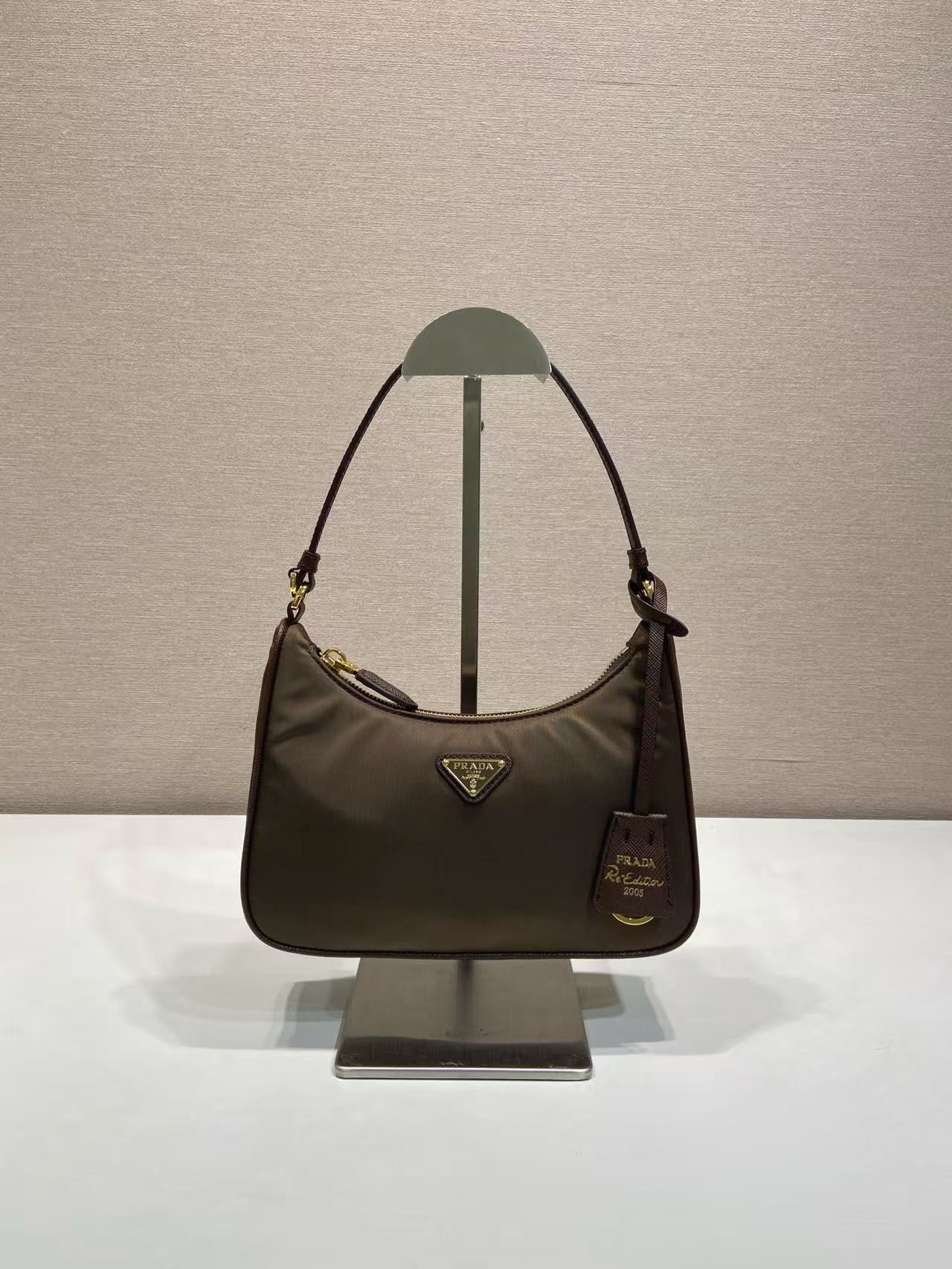 激安人気新品鞄 バッグ プラダ Re-Edition Hobo ハンドバッグ 2606