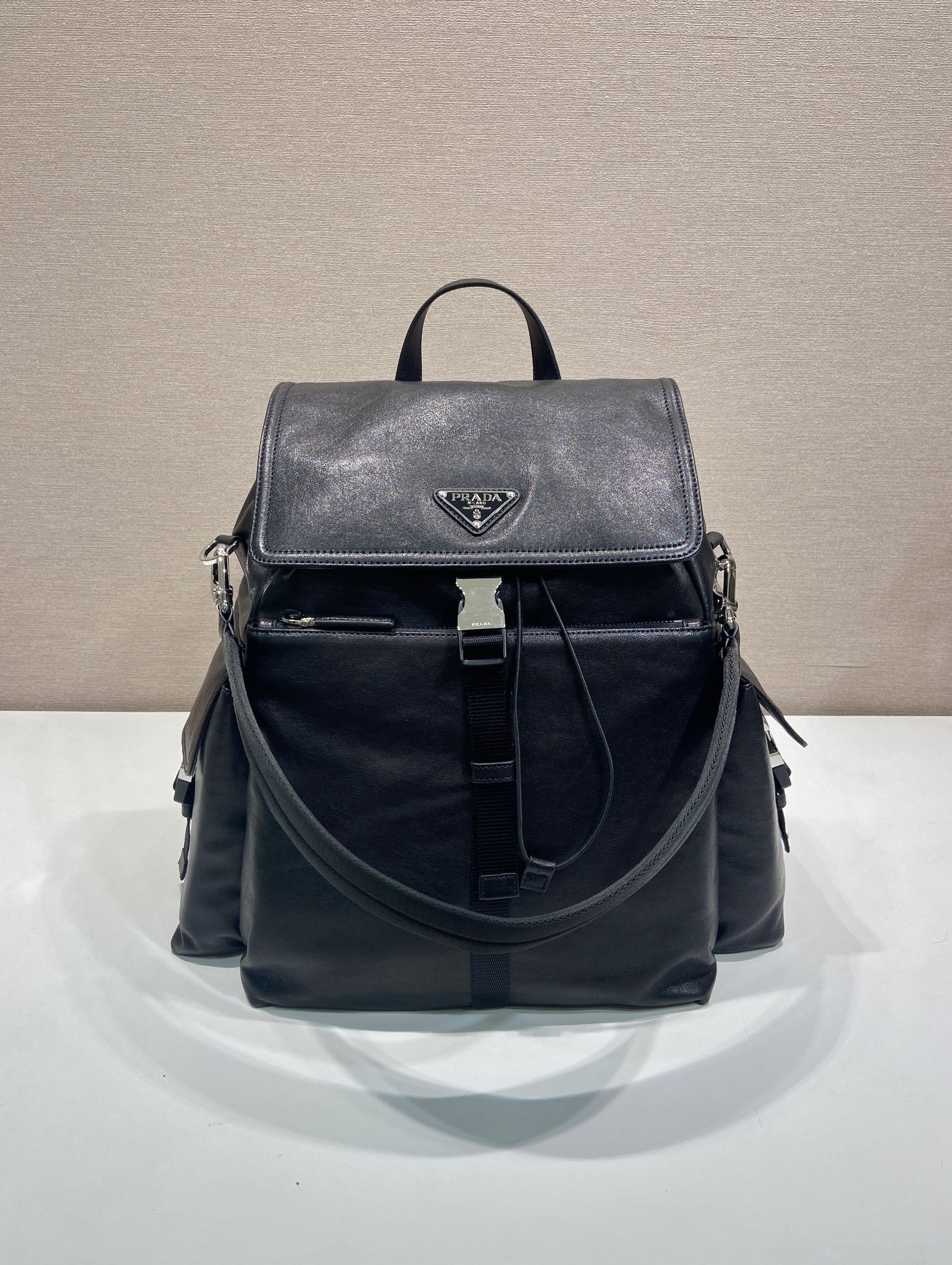 激安人気新品鞄 バッグ プラダ Explore 後背包 リュック 2606