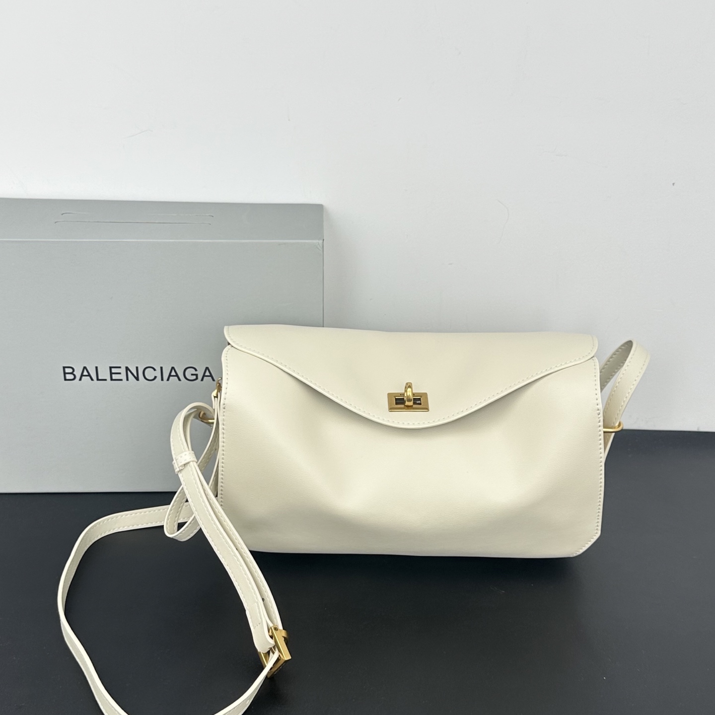 26新品 バレンシアガ 鞄 カバン 手提げ袋 バッグBalenciag 2606ll