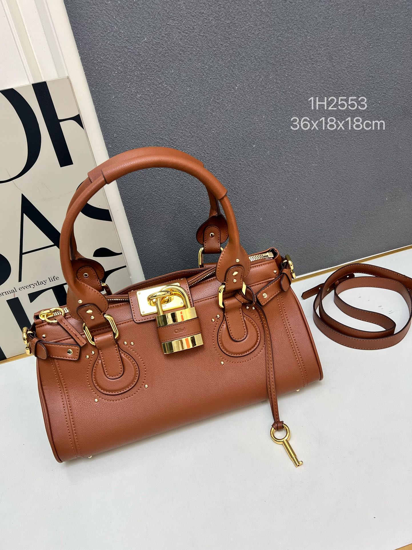 26新品 クロエ 鞄 カバン 手提げ袋 セミショルダー 2606