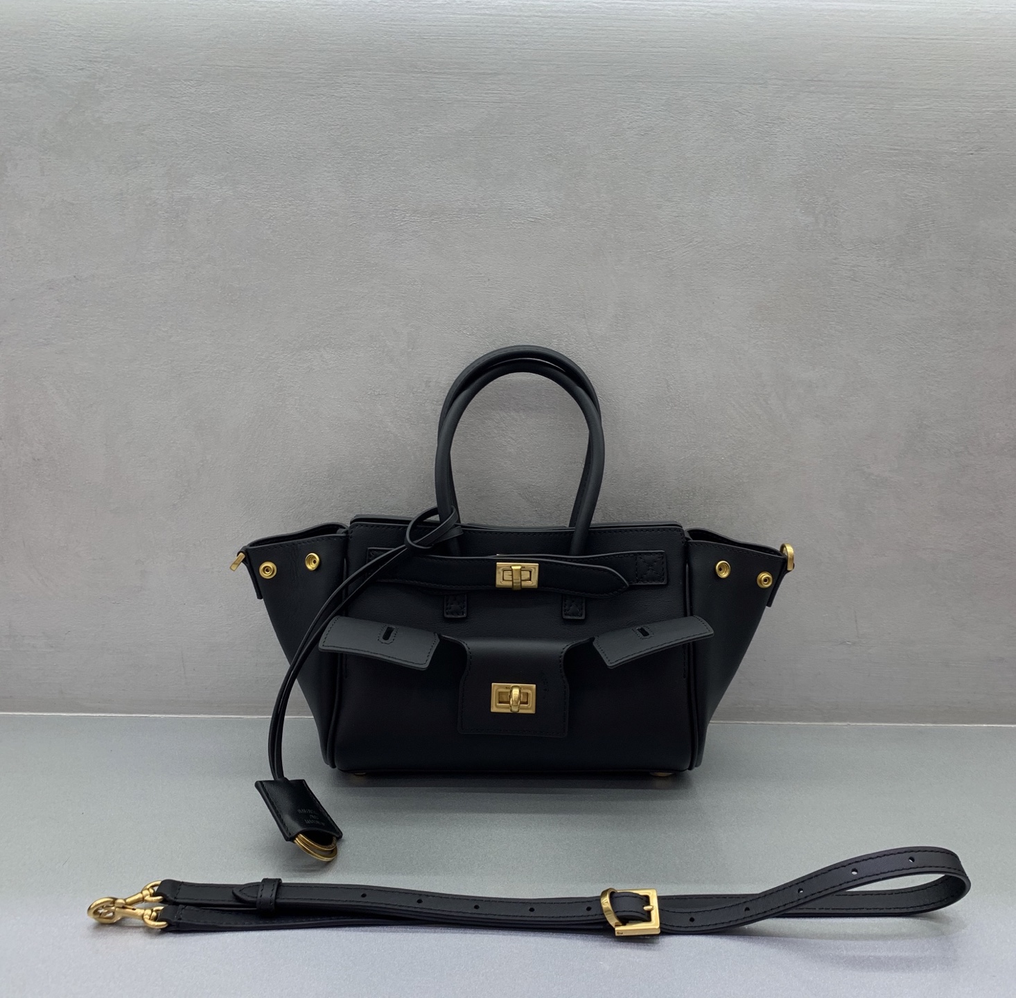 26新品 バレンシアガ 鞄 カバン 手提げ袋 バッグ Balencia Bel Air 2606