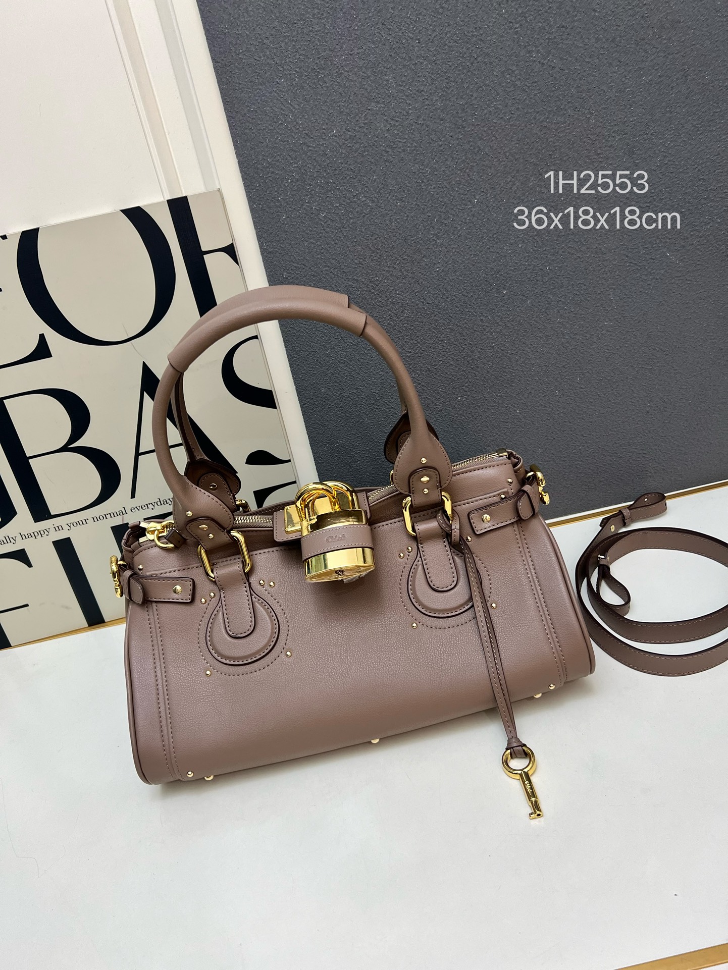 26新品 クロエ 鞄 カバン 手提げ袋 セミショルダー 2606