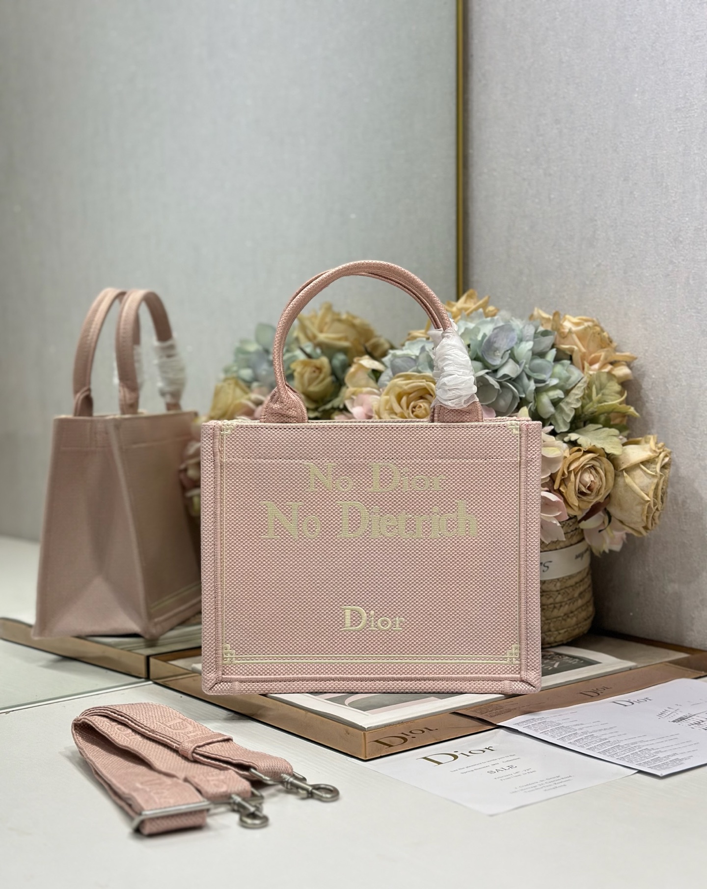 新作クリスチャンディオール トートバッグ BOOK TOTE 26016
