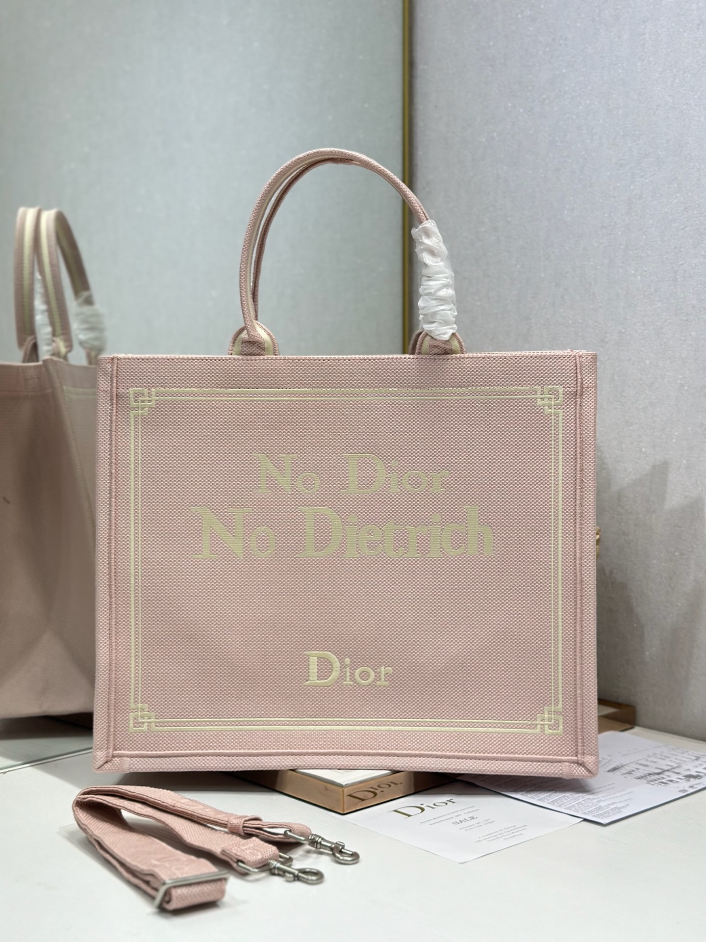 新作クリスチャンディオール トートバッグ BOOK TOTE 26016