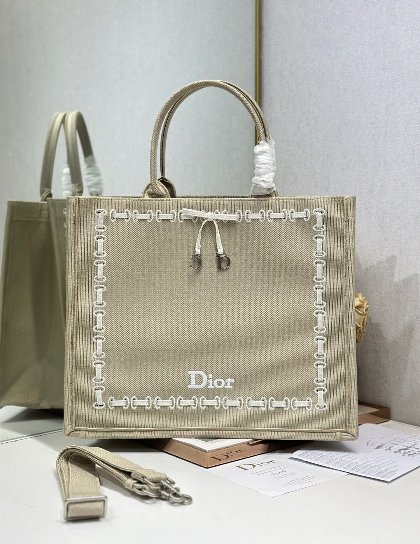 新作クリスチャンディオール トートバッグ BOOK TOTE