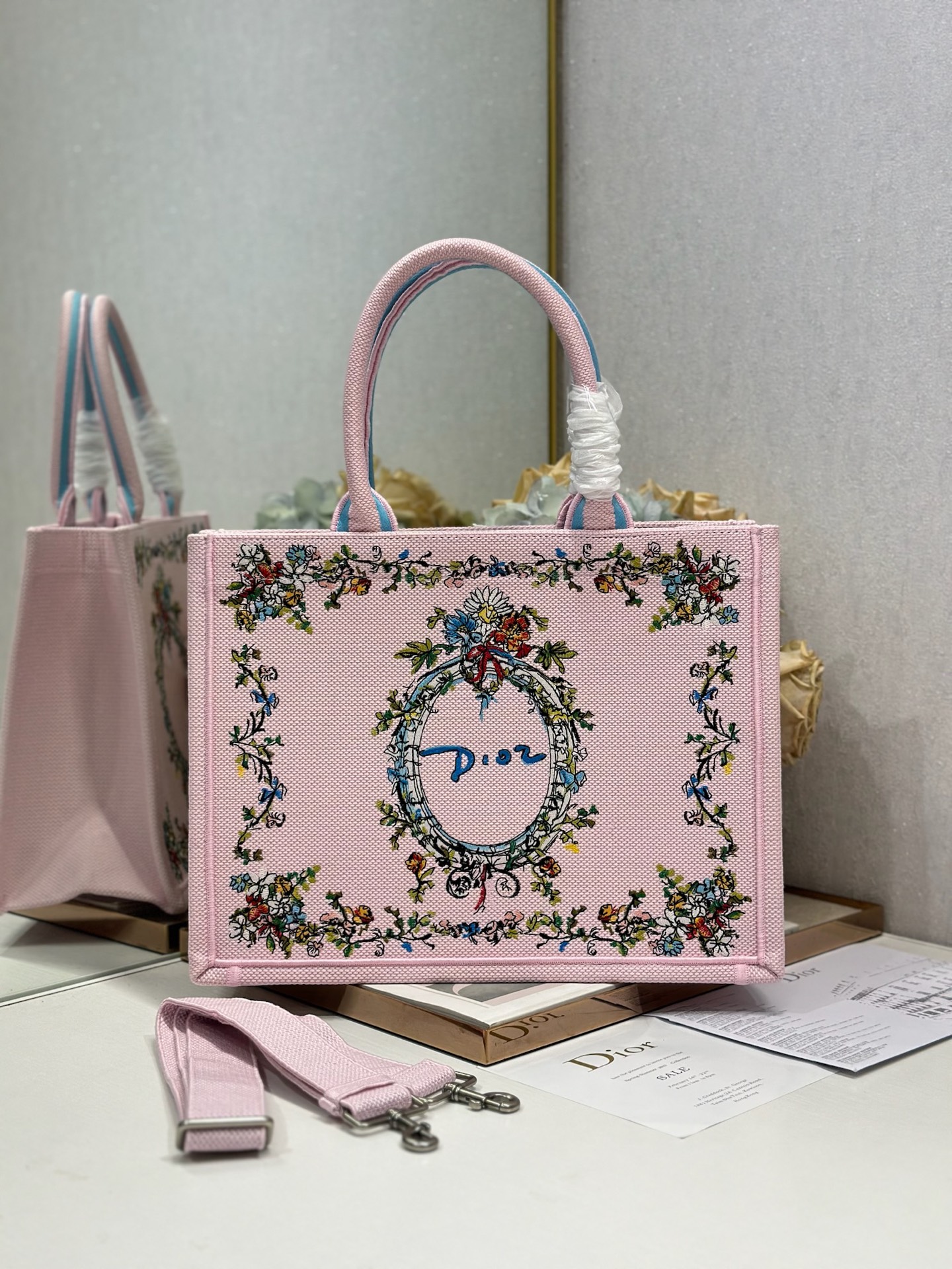 人気 クリスチャンディオール ハンドバッグ BOOK TOTE Mサイズ 26016