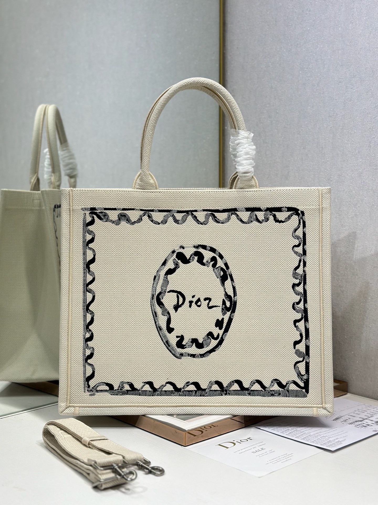 コピー通販 クリスチャンディオール ハンドバッグ BOOK TOTE Lサイズ 26016