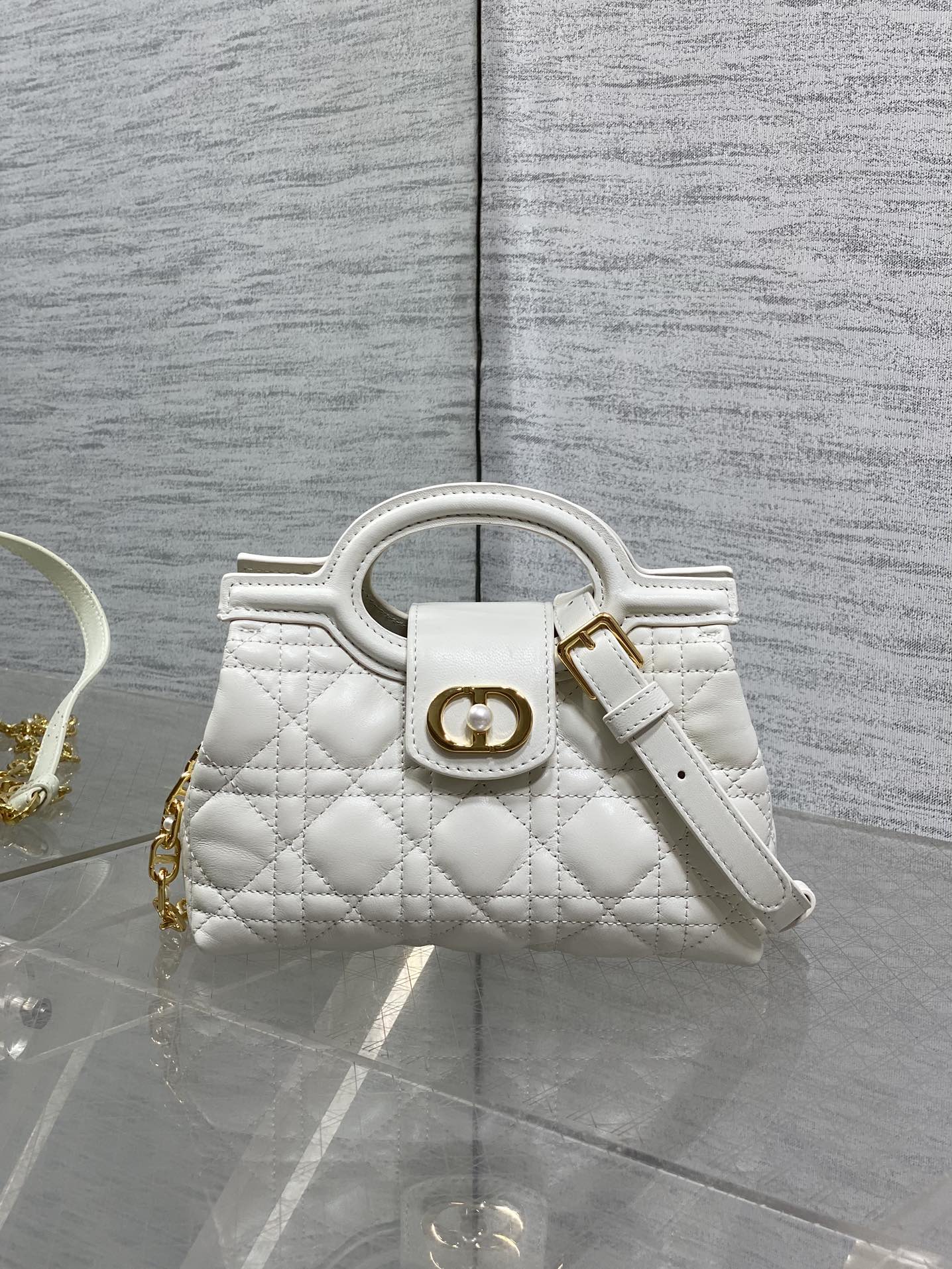 人気 クリスチャンディオール ハンドバッグ Jolie Top Handle 2WAY 26016