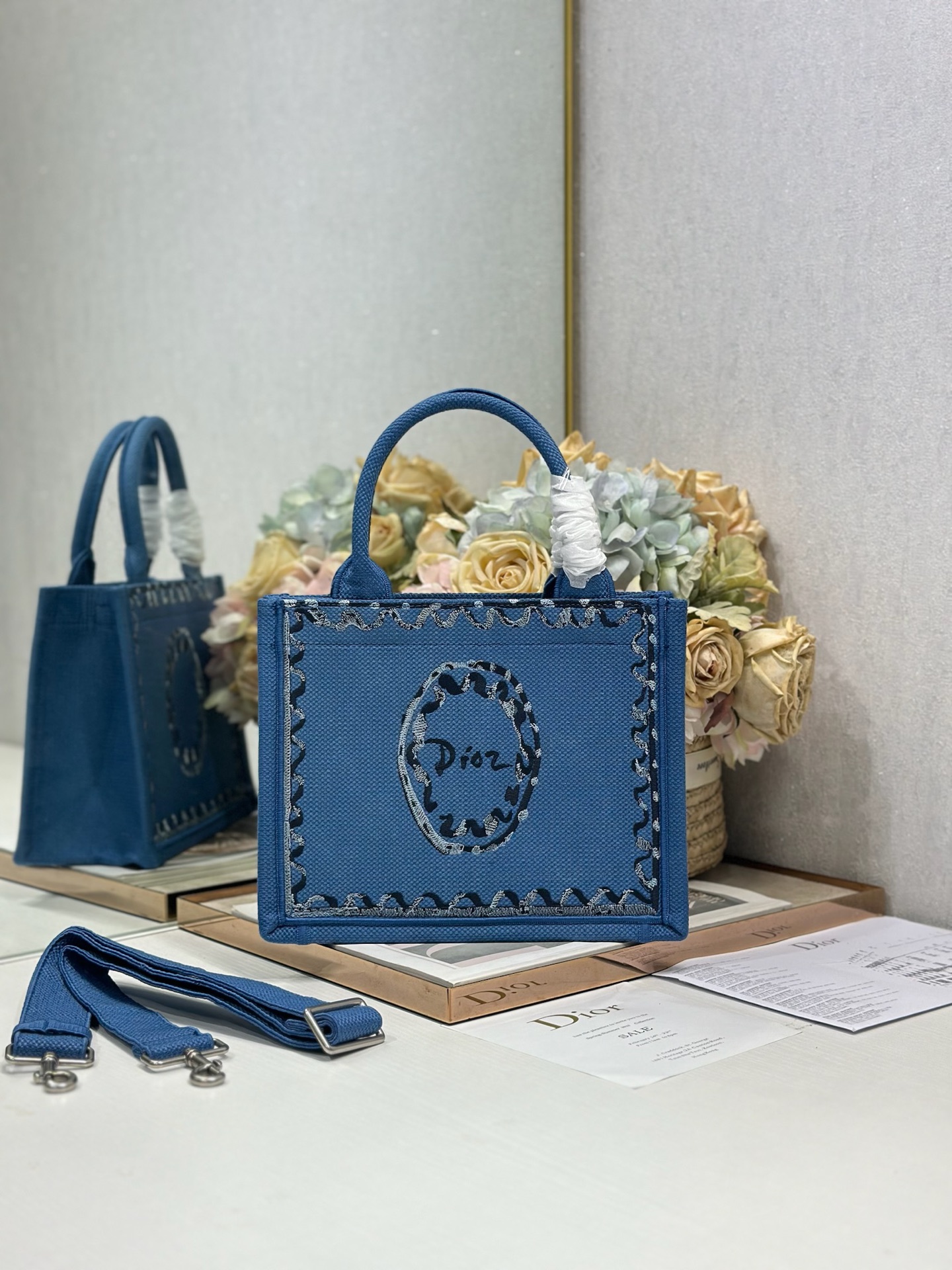 人気 クリスチャンディオール ハンドバッグ Mini BOOK TOTE Sサイズ