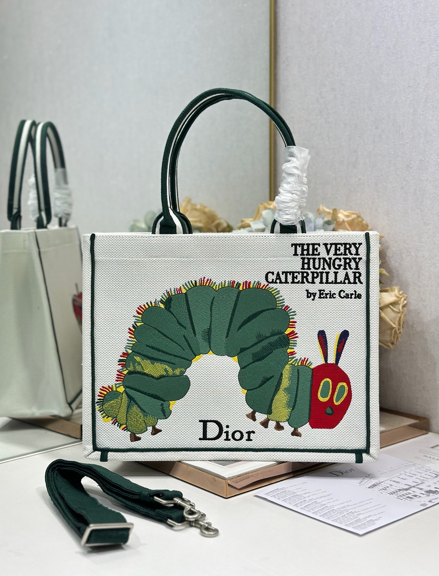 人気 クリスチャンディオール ハンドバッグ BOOK TOTE Mサイズ 26016
