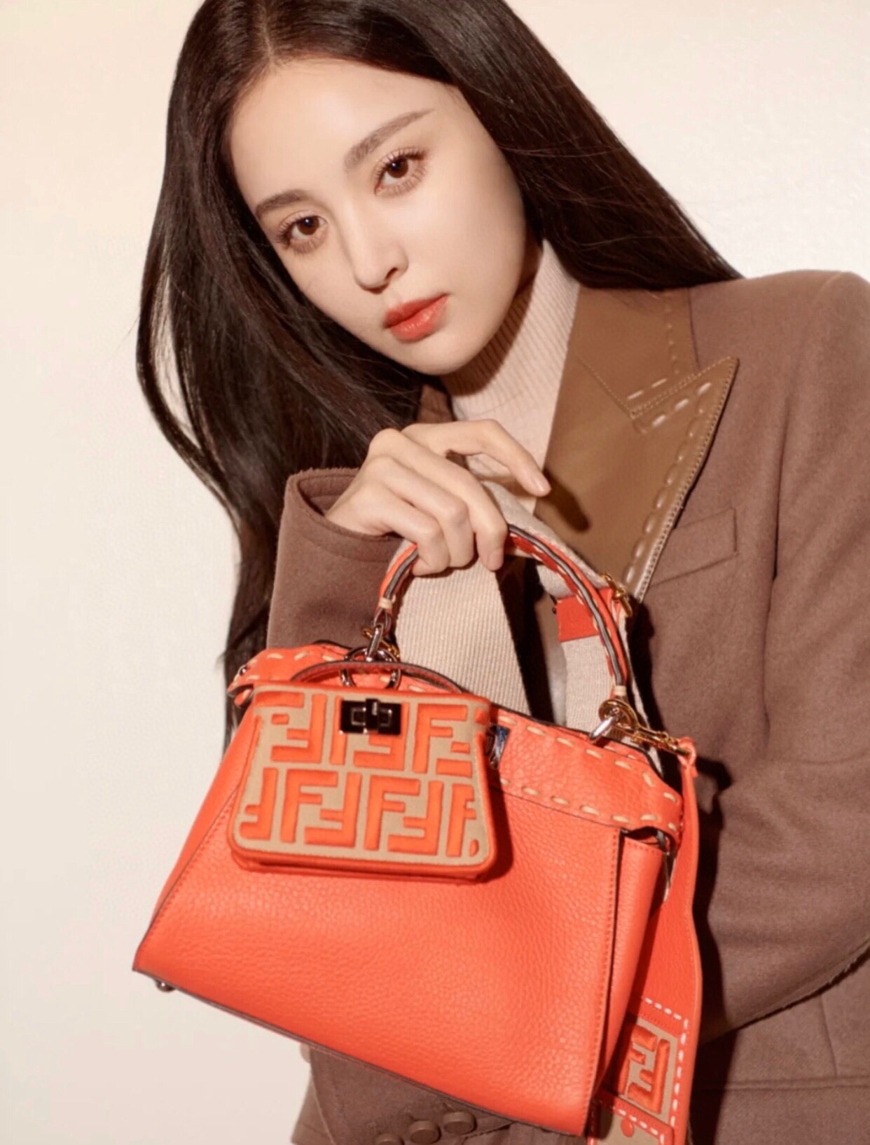 激安人気新品鞄 バッグ フェンディ Peeksboo S ハンドバッグ 2606