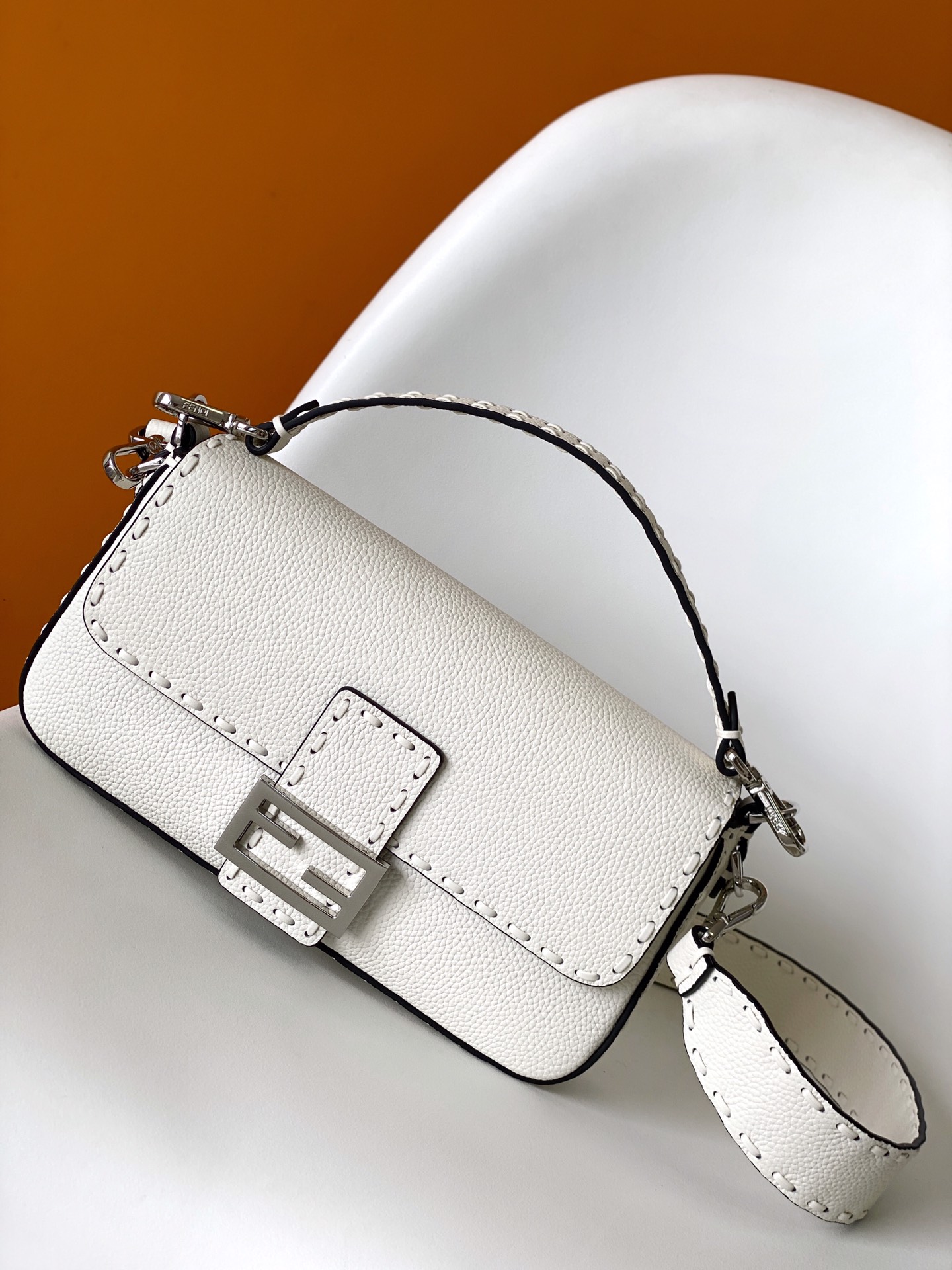 激安人気新品鞄 バッグ フェンディ Baguette ハンドバッグ M 2606