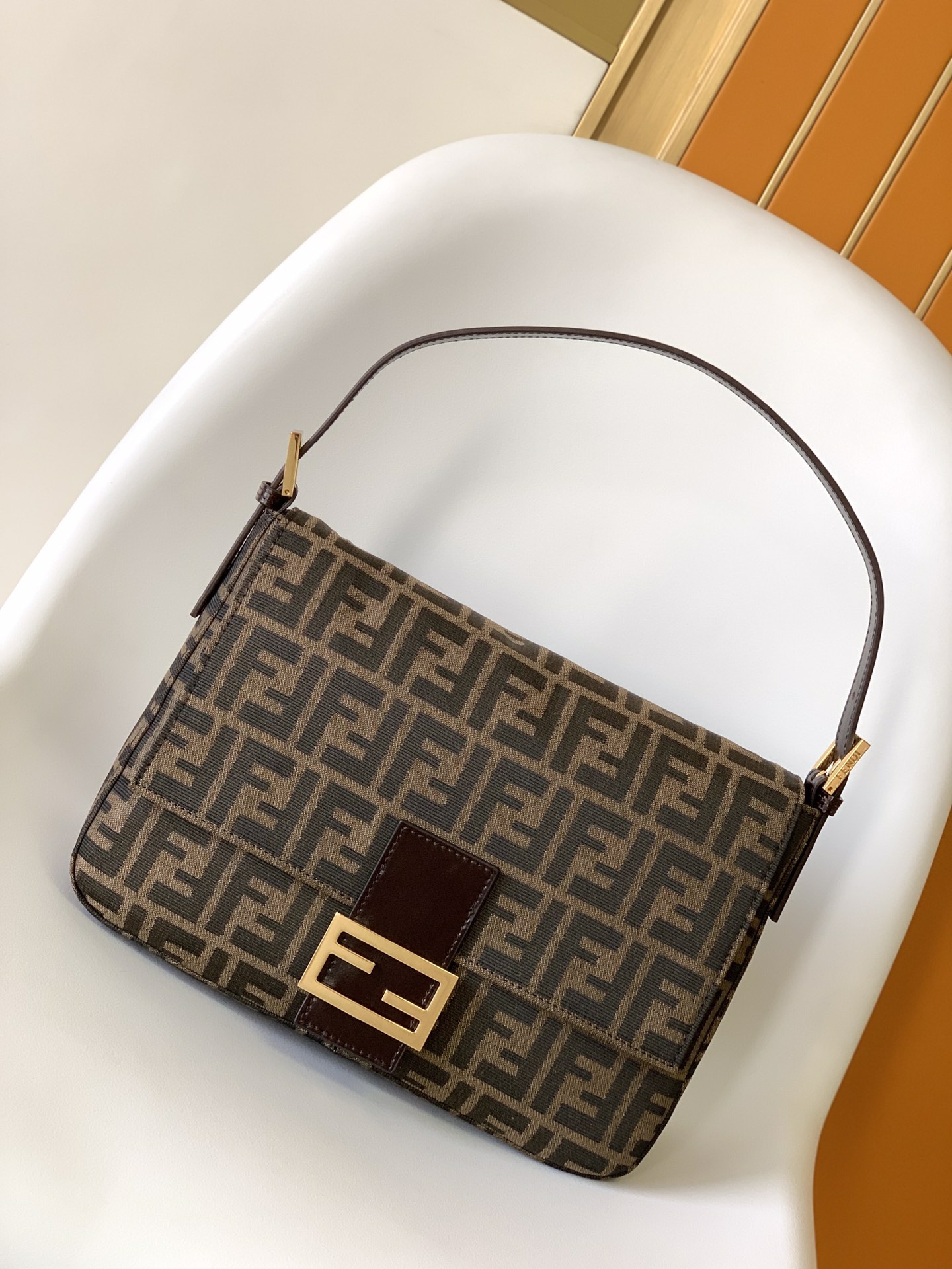 激安人気新品鞄 バッグ フェンディ FENDI VINTAGE ハンドバッグ 2606