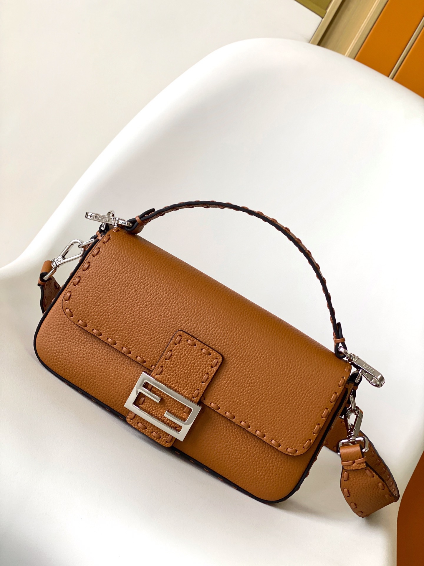 激安人気新品鞄 バッグ フェンディ Baguette ハンドバッグ M 2606