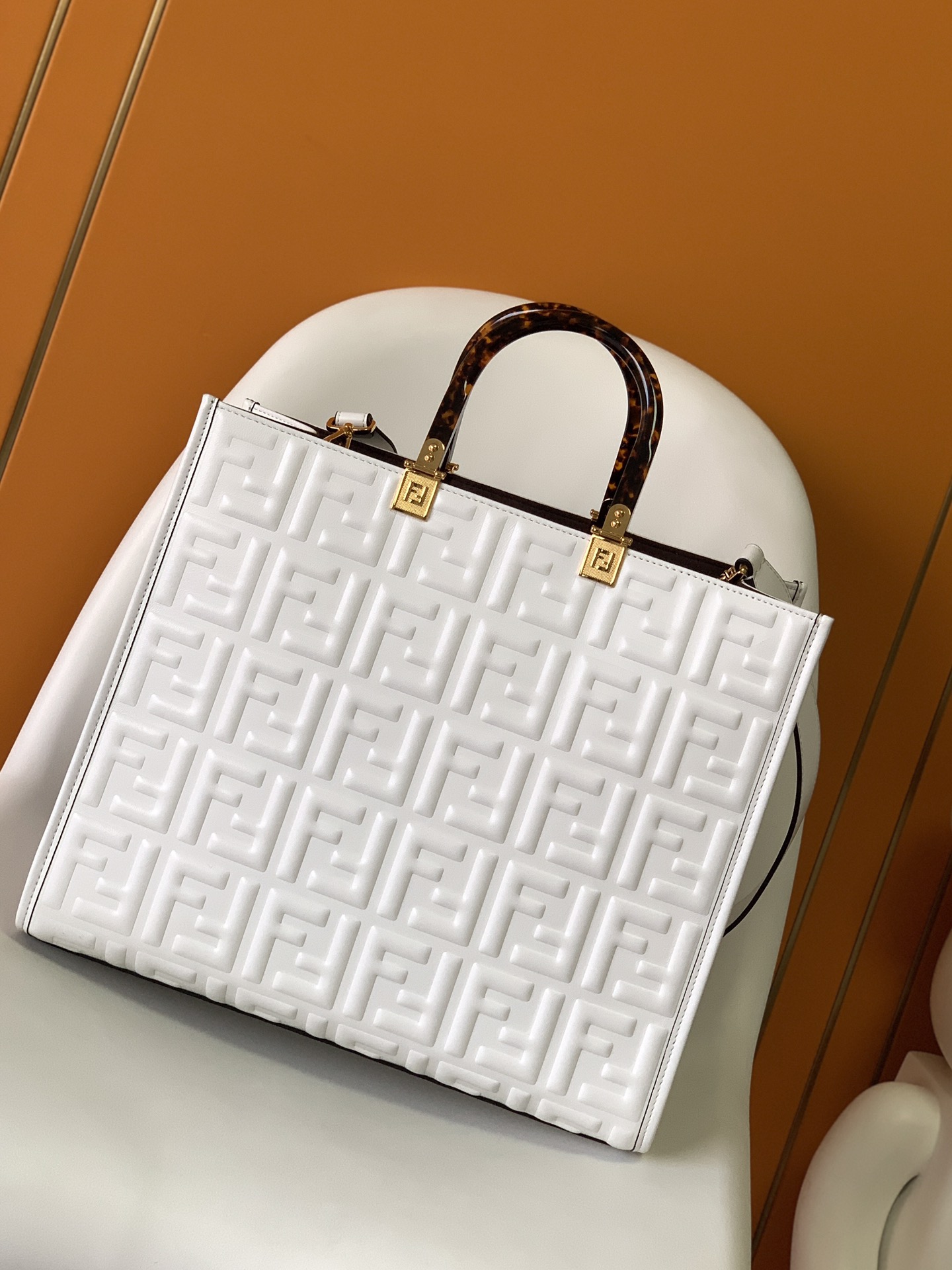 激安人気新品鞄 バッグ フェンディ FEND Sunshine Shopper ハンドバッグ