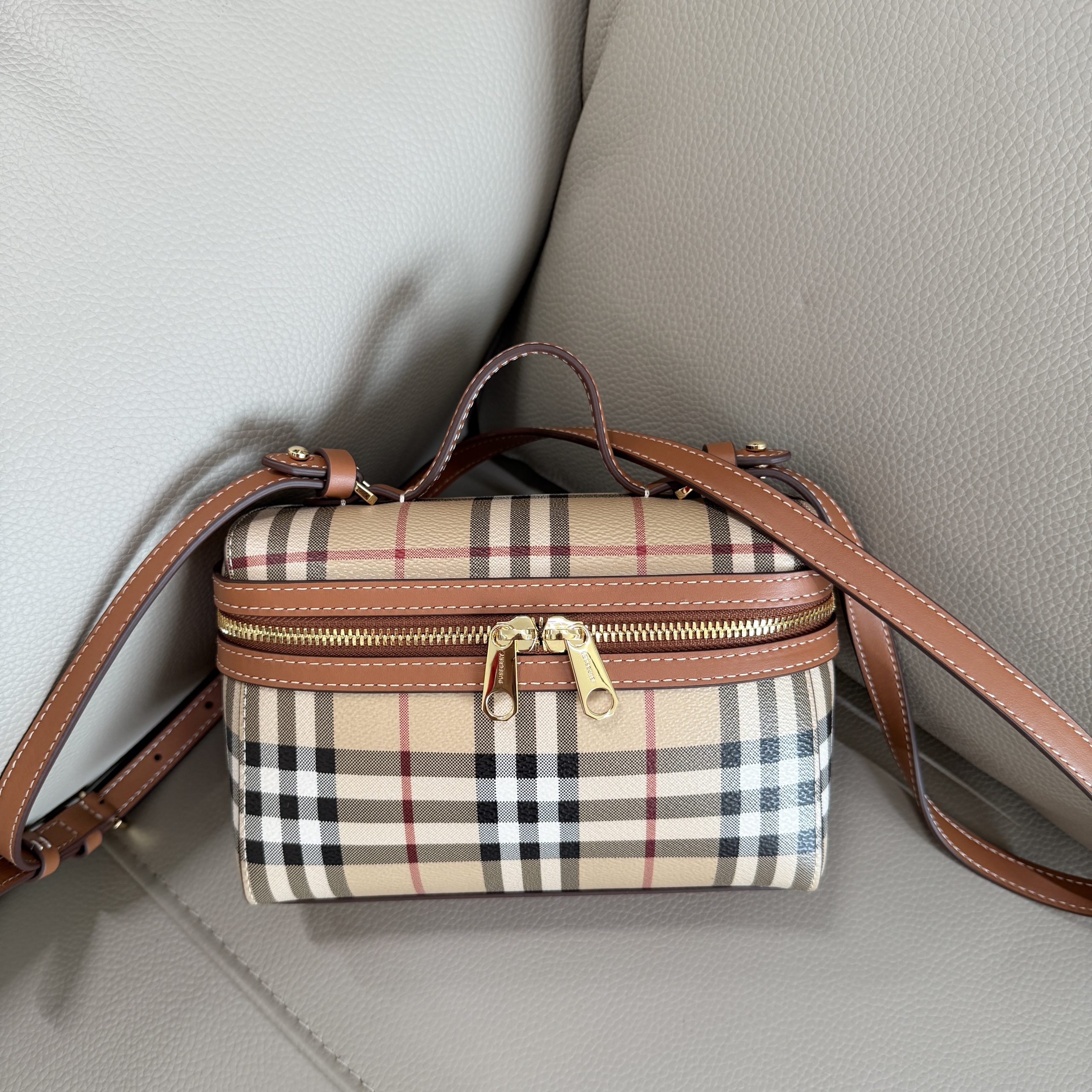 激安人気新品鞄 バッグ バーバリー Vanity ハンドバッグ