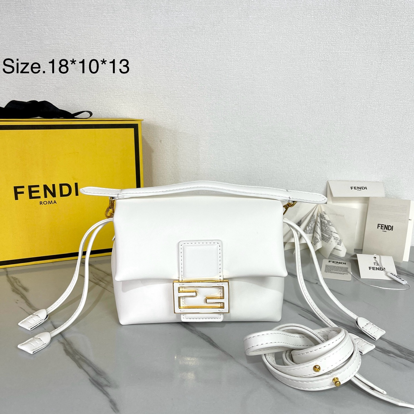 激安人気新品鞄 バッグ フェンディMamma ハンドバッグ S 2606