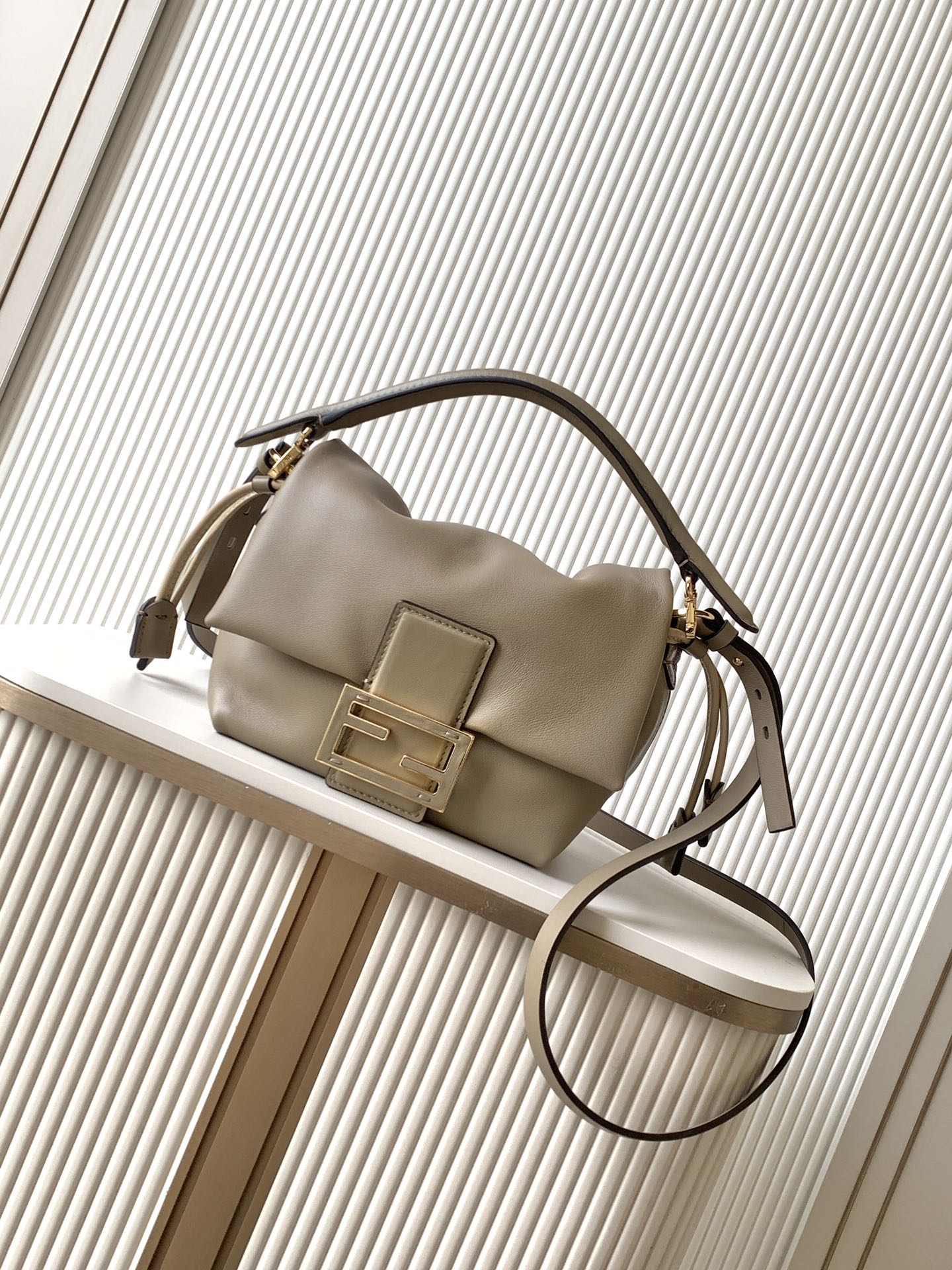 激安人気新品鞄 バッグ フェンディ Mamma Baguette 2WAY 斜め挂けバッグ 2606