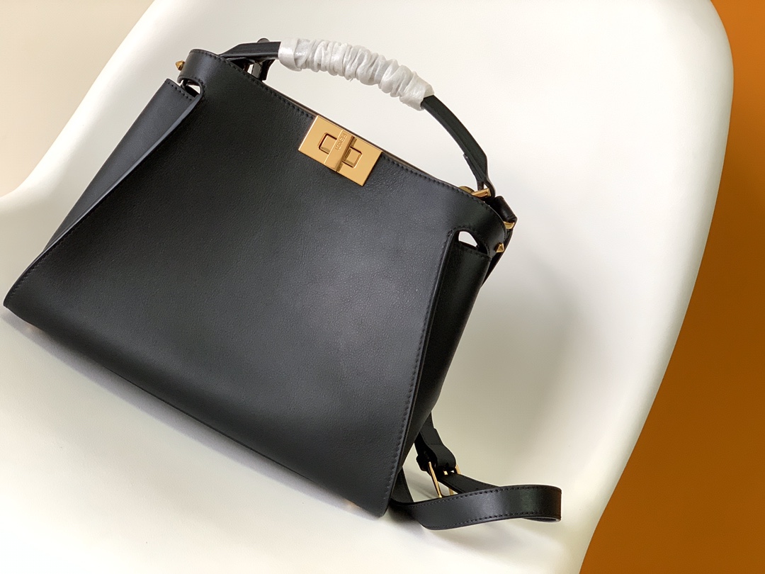 激安人気新品鞄 バッグ フェンディPeeksboo Essential ハンドバッグ 2606