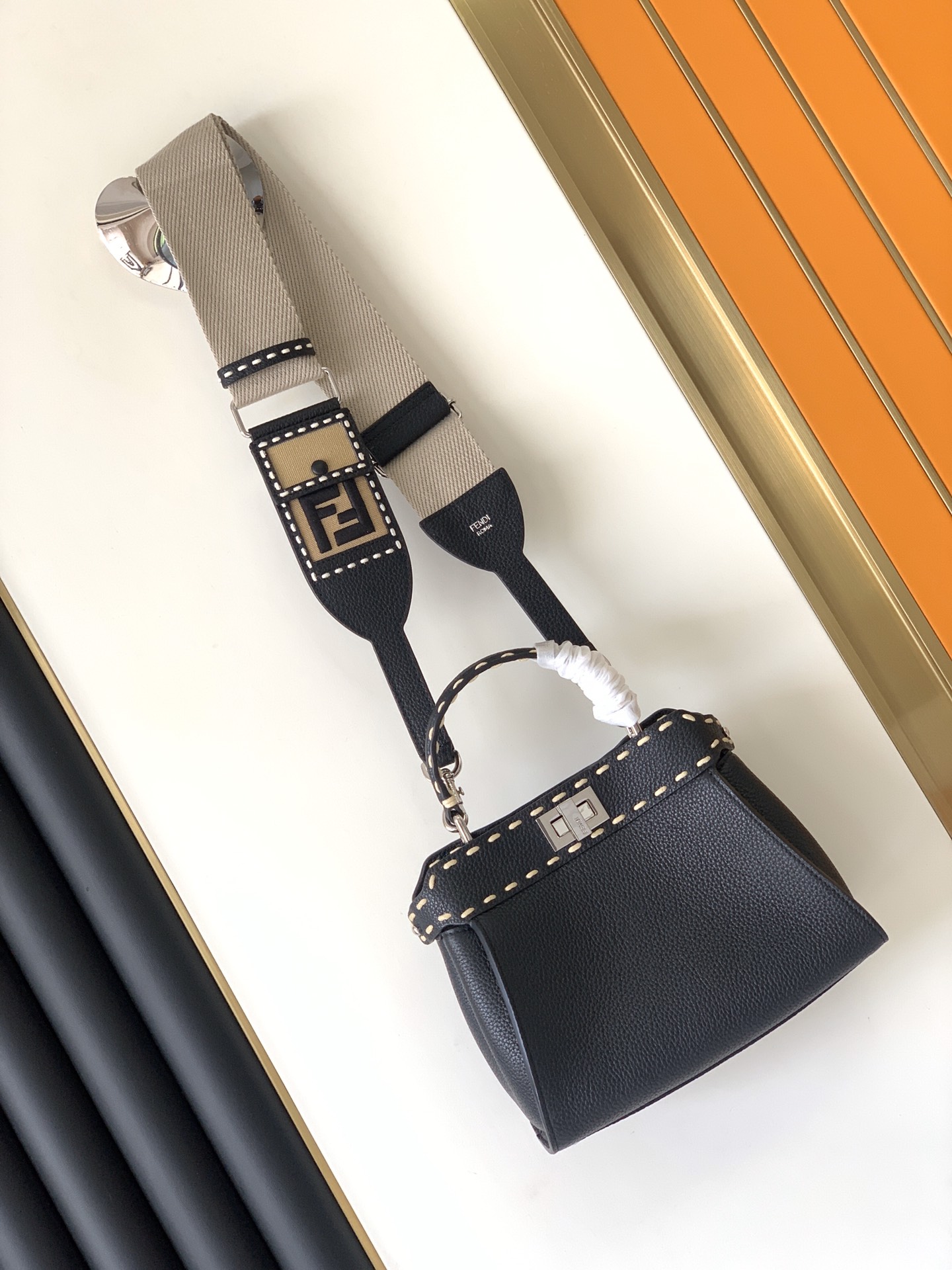 激安人気新品鞄 バッグ フェンディ Peeksboo S ハンドバッグ 2606