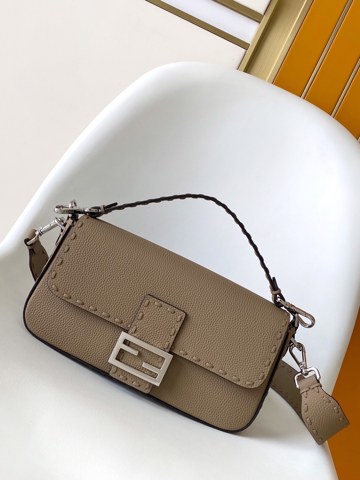 激安人気新品鞄 バッグ フェンディ Baguette ハンドバッグ M 2606