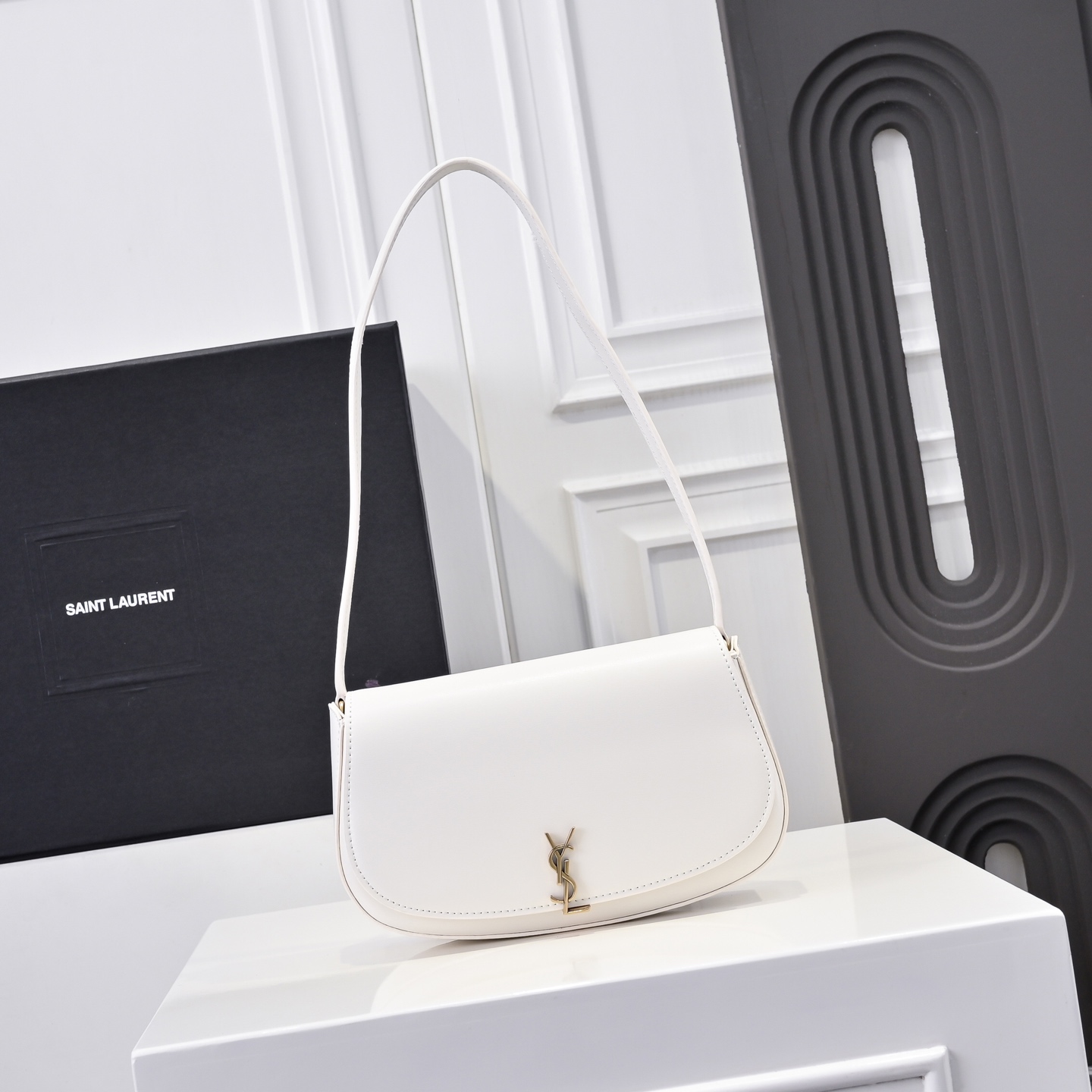 YSLイヴ サンローラン 鞄 ショルダーバッグ ハンドバッグ 2606