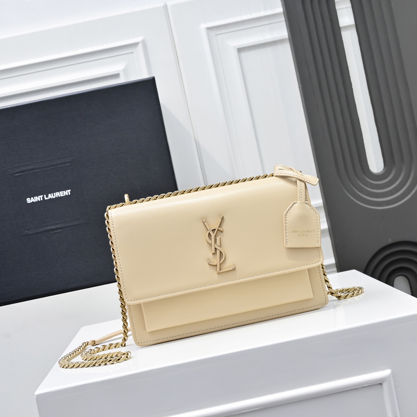 YSLイヴ サンローラン 鞄 ショルダーバッグ ハンドバッグ 2606