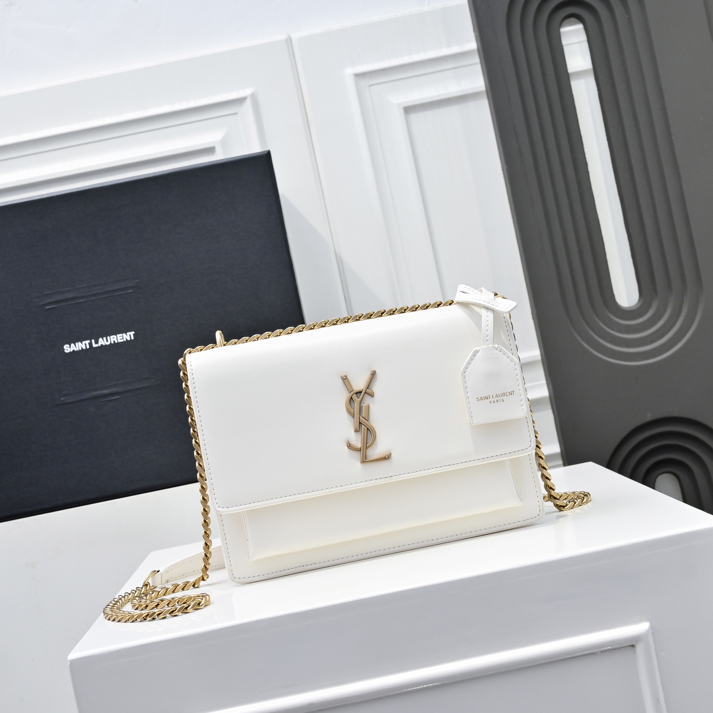 YSLイヴ サンローラン 鞄 ショルダーバッグ ハンドバッグ 2606