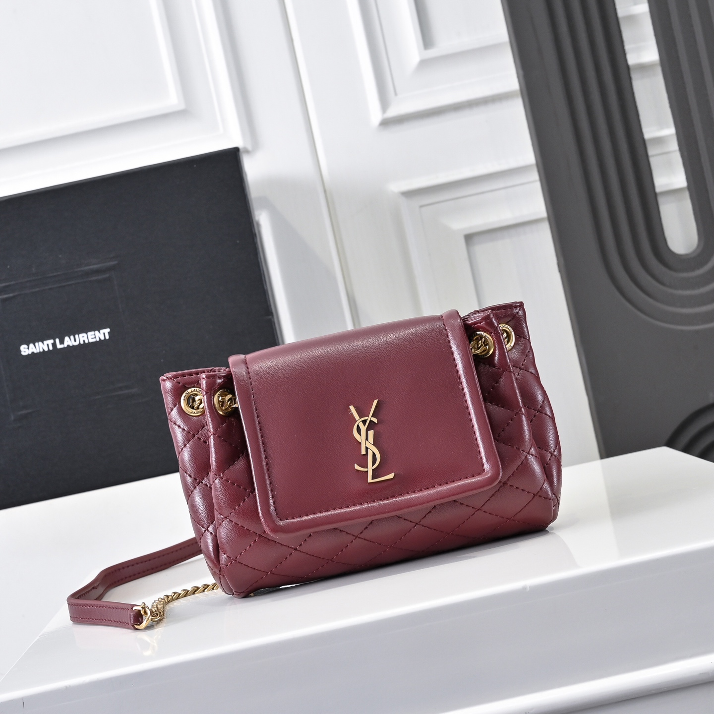 YSLイヴ サンローラン 鞄 ショルダーバッグ ハンドバッグ 激安