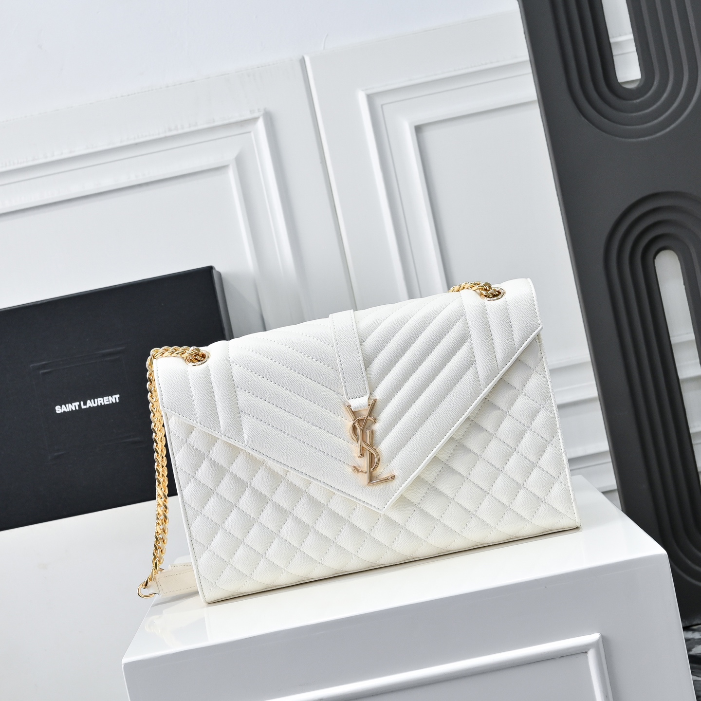 YSLイヴ サンローラン 鞄 ショルダーバッグ ハンドバッグ 2606