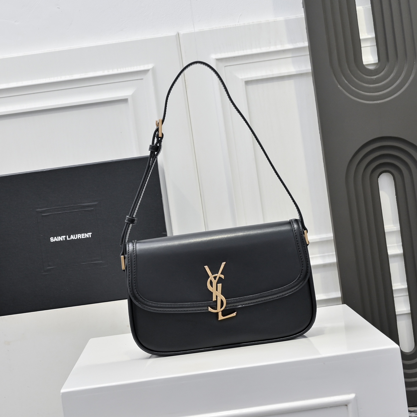 YSLイヴ サンローラン 鞄 ショルダーバッグ ハンドバッグ 2606