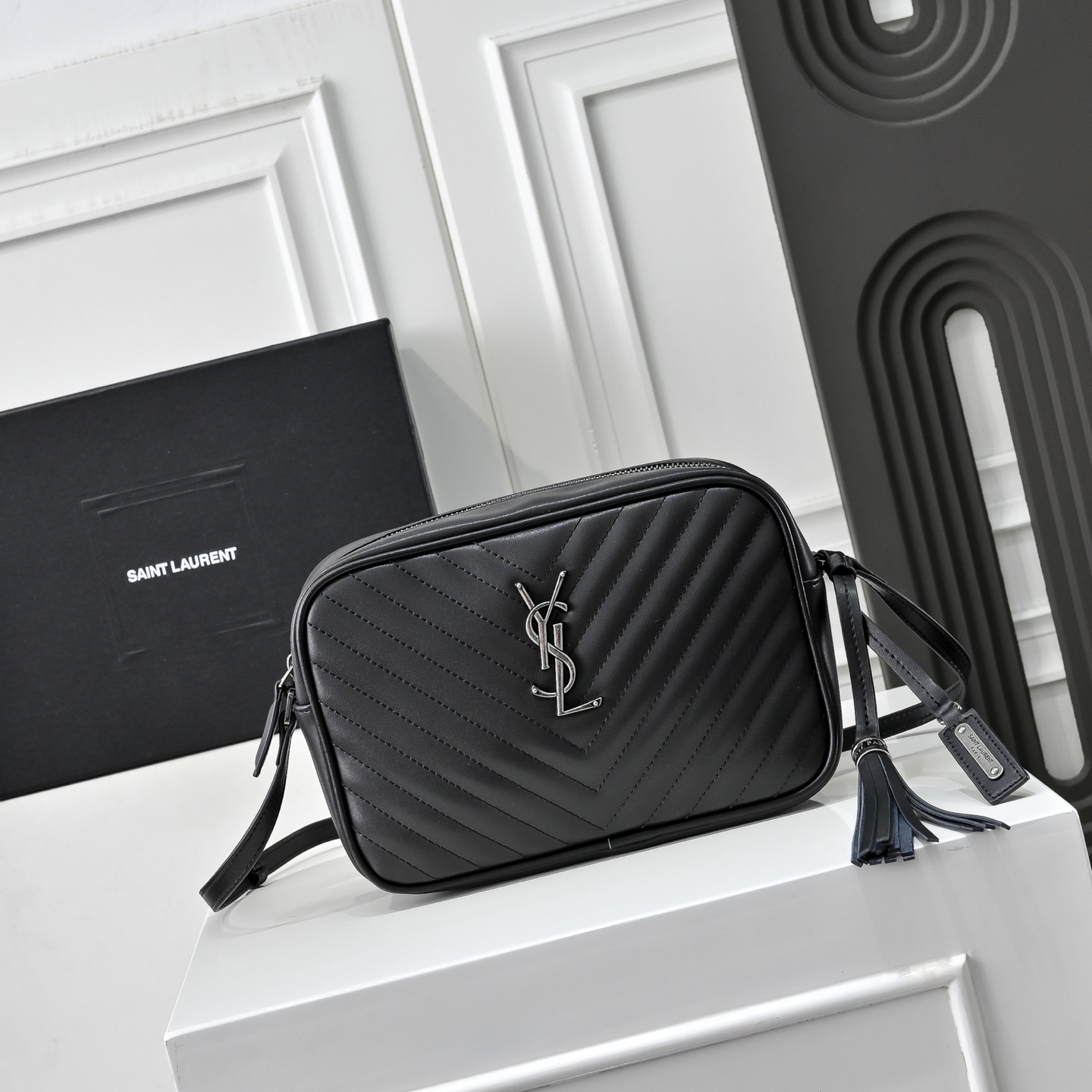 YSLイヴ サンローラン 鞄 ショルダーバッグ ハンドバッグ 2606