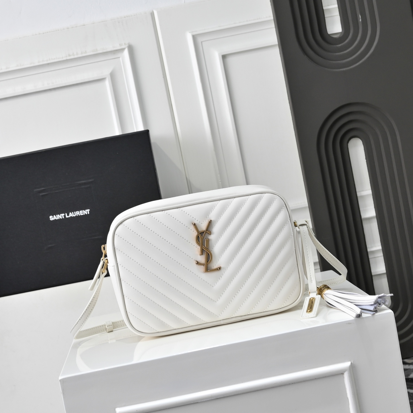 YSLイヴ サンローラン 鞄 ショルダーバッグ ハンドバッグ 2606