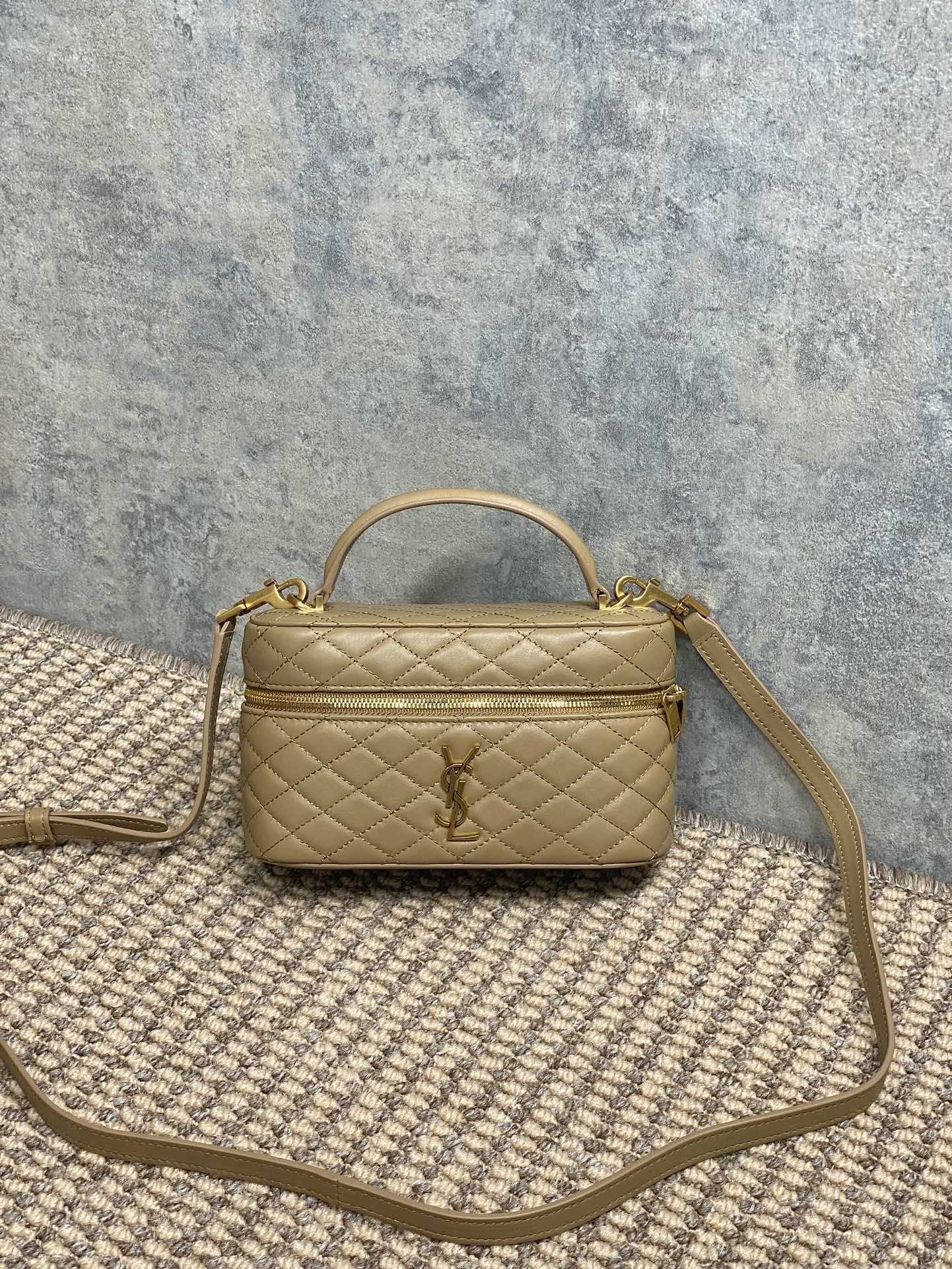 新作通販 超美品 イヴ サンローラン 鞄 ハンドバッグ