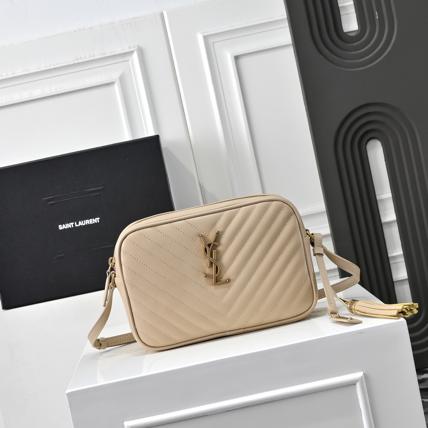 YSLイヴ サンローラン 鞄 ショルダーバッグ ハンドバッグ 2606