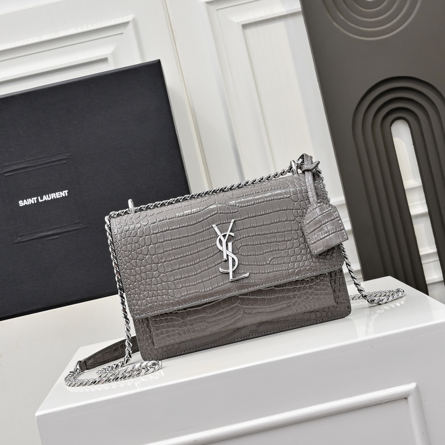 YSLイヴ サンローラン 鞄 ショルダーバッグ ハンドバッグ 2606
