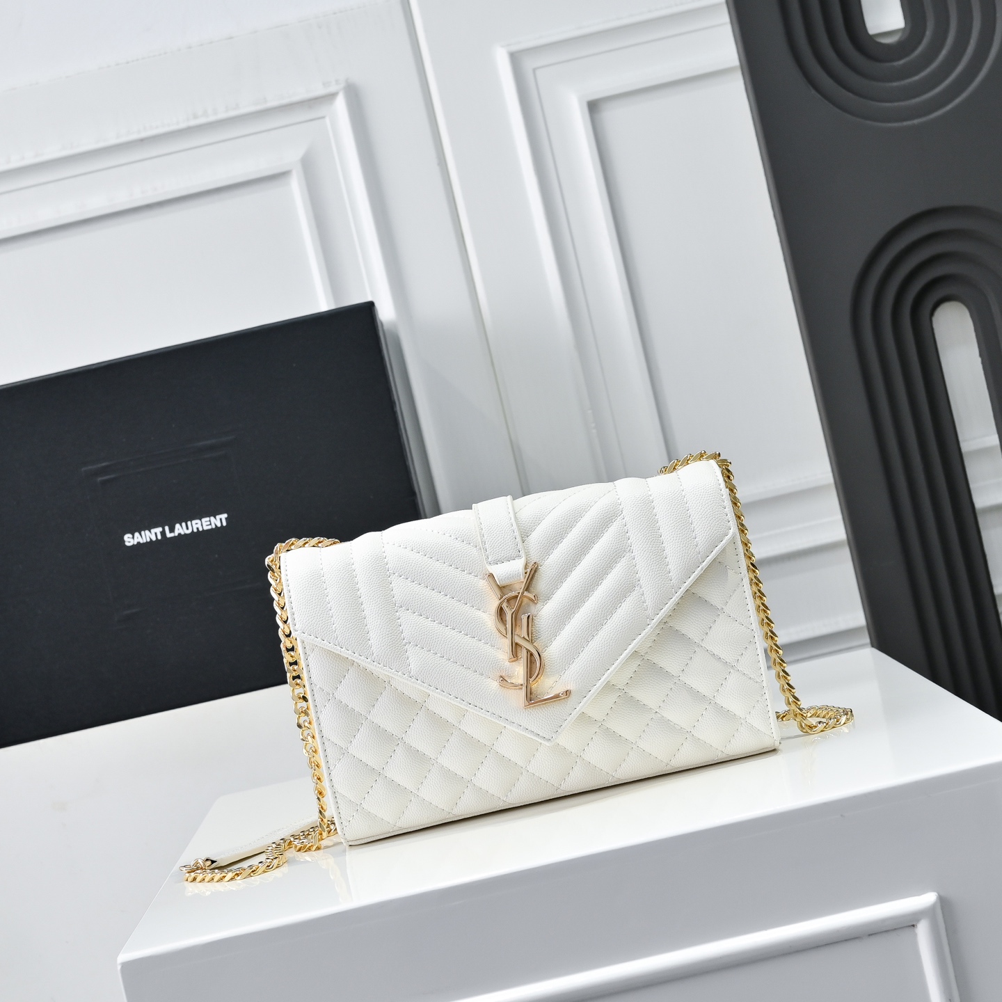 YSLイヴ サンローラン 鞄 ショルダーバッグ ハンドバッグ 2606