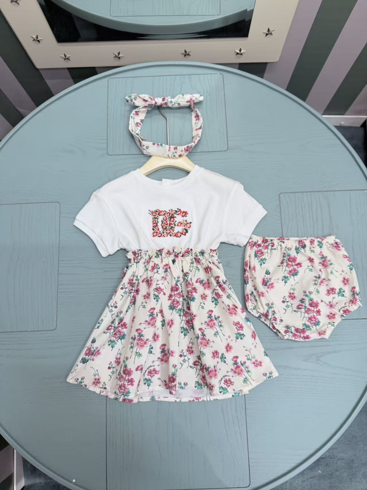 26SS夏新作 KID’S 服 ドルチェ&ガッバーナ 上下服 セットアップ 3枚