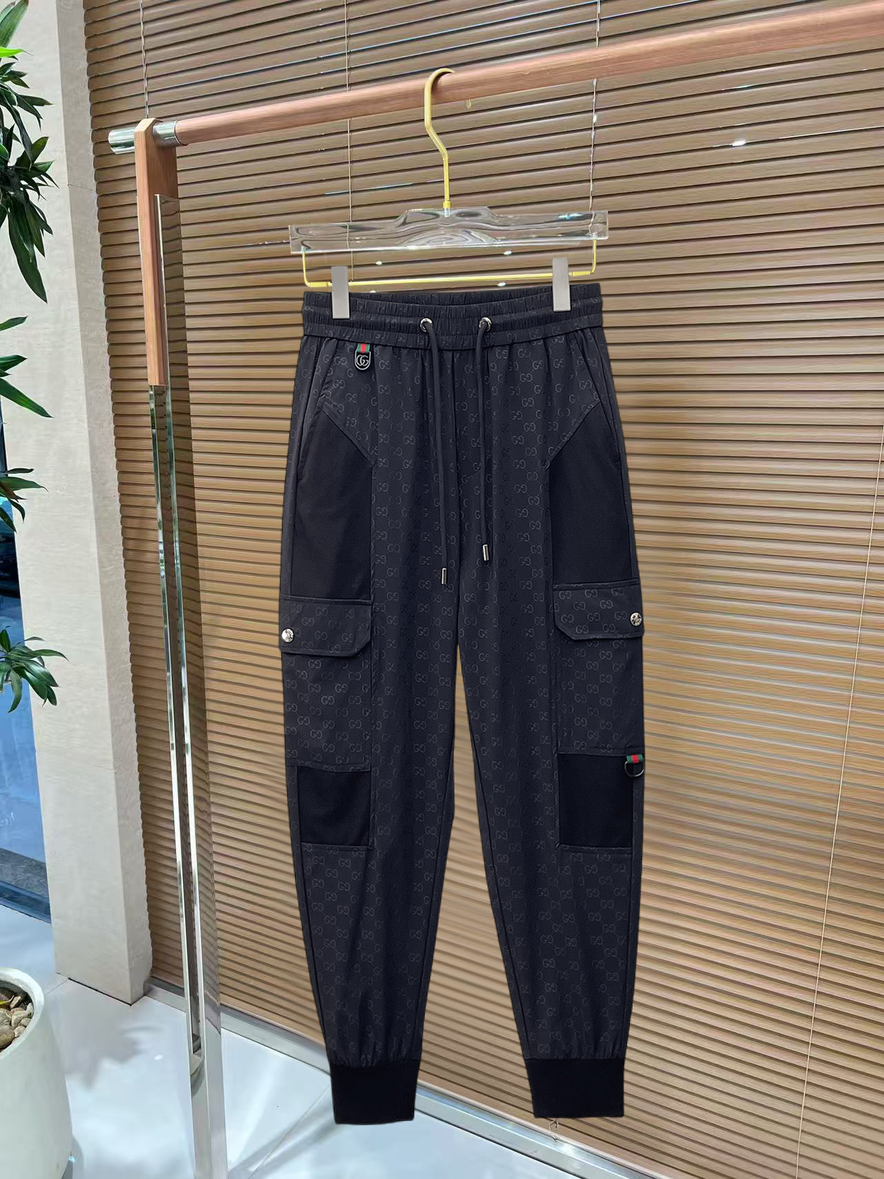 グッチ カジュアルパンツ ズボン  メンズ