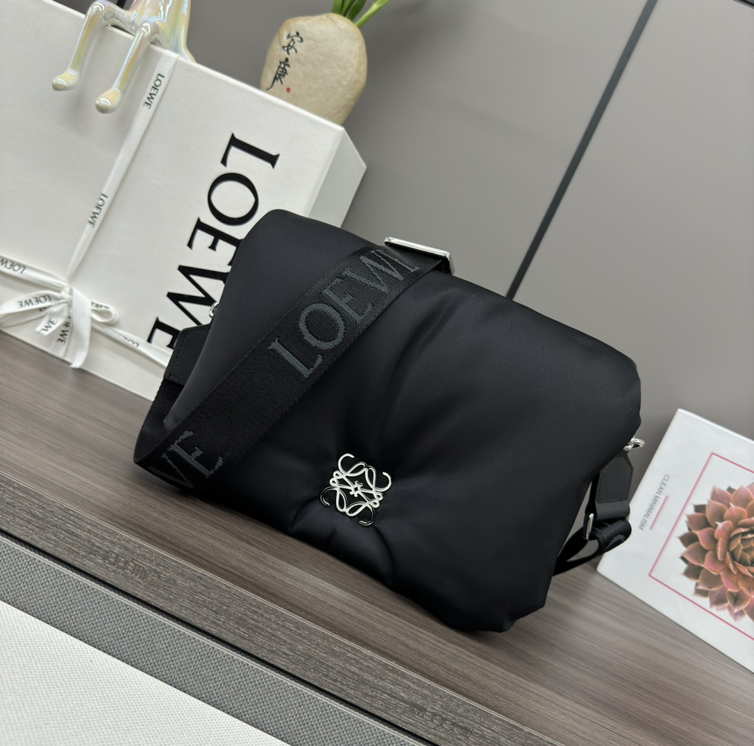 【新品値下受付】ロエベ バッグ 鞄 カバン?
