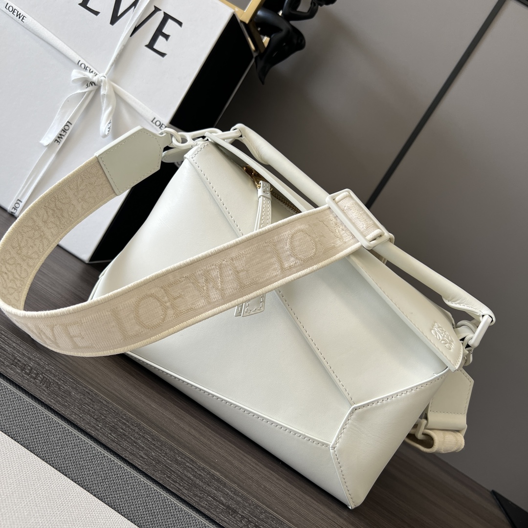 【新品値下受付】ロエベ バッグ 鞄 カバン?