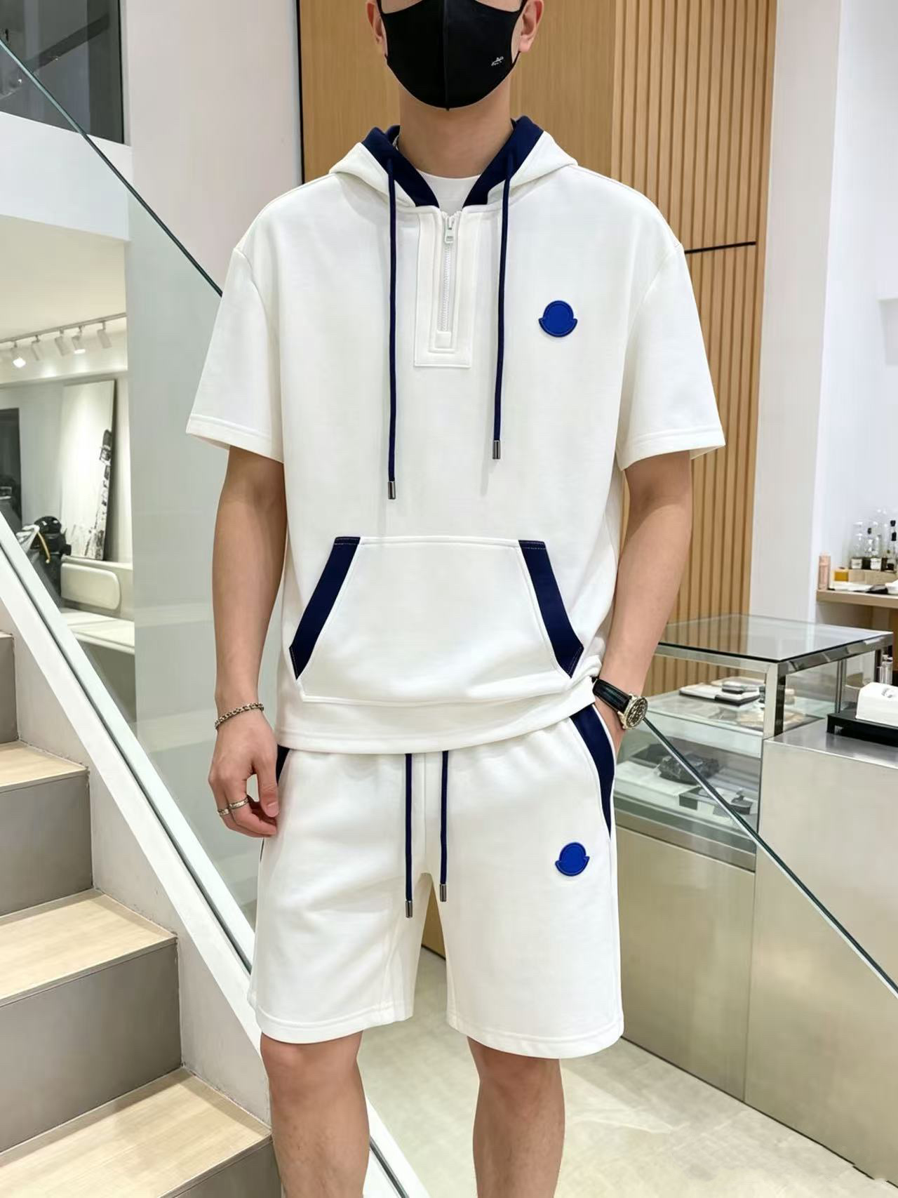 モンクレール 上下服 セットアップ 恋人