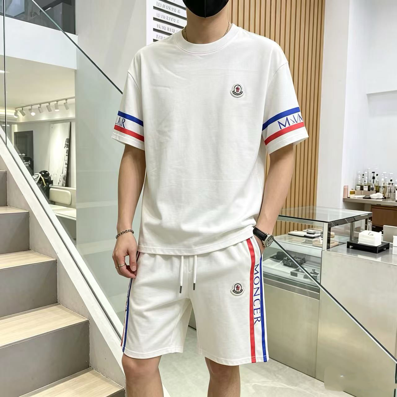 モンクレール 上下服 セットアップ 恋人