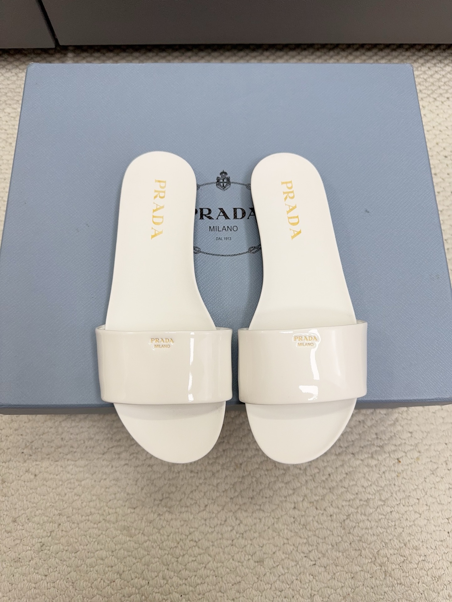 夏新品コーデ プラダ シューズ ミュール ウィメンズ