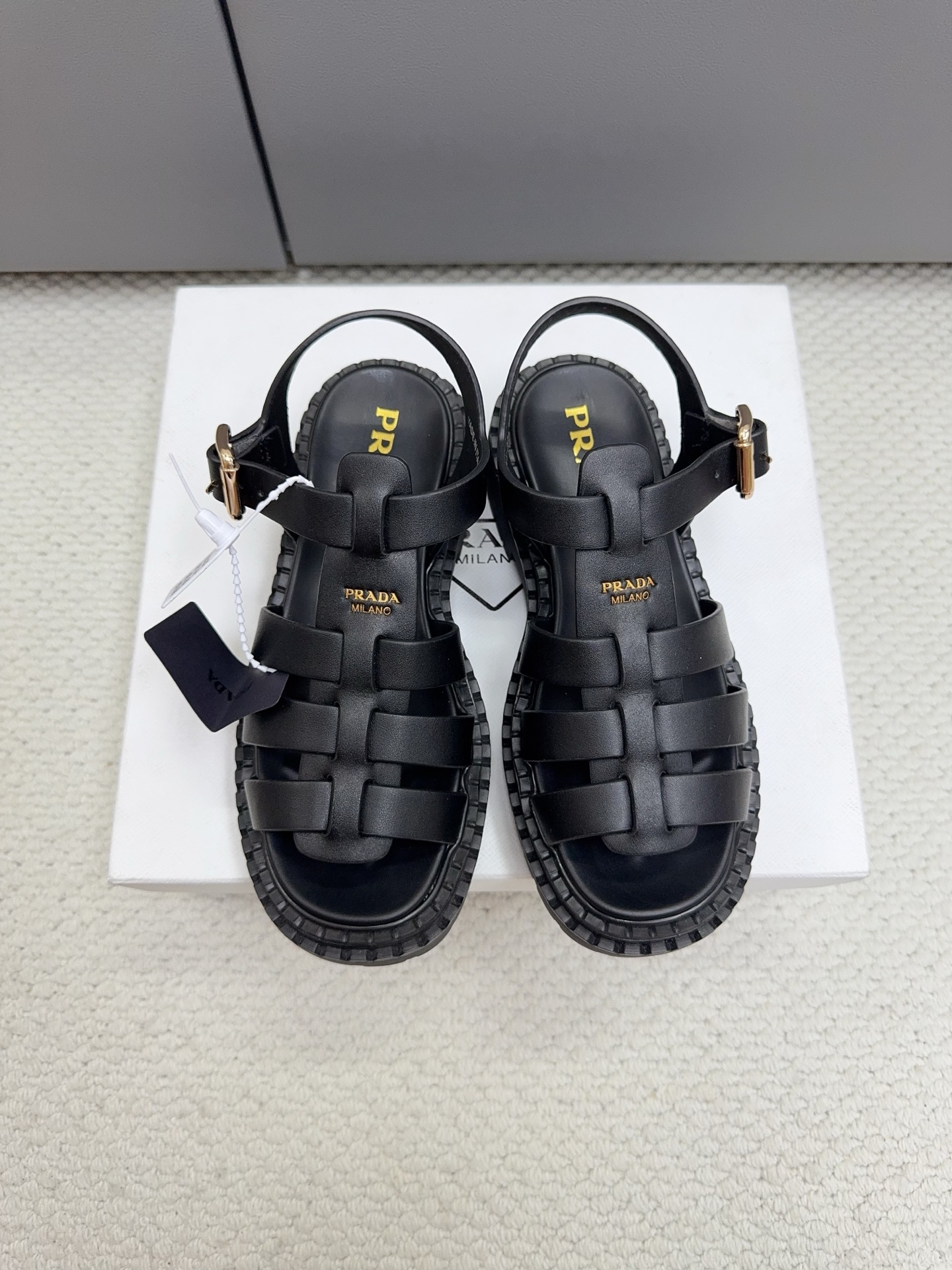 人気新品通販 プラダ シューズ サンダル ウィメンズ