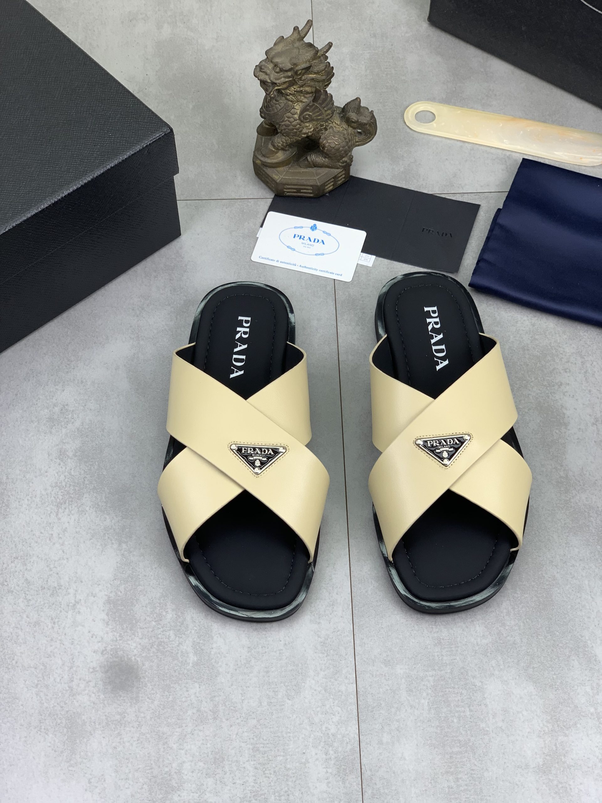 人気新品通販 プラダ シューズ ビーチサンダル メンズ